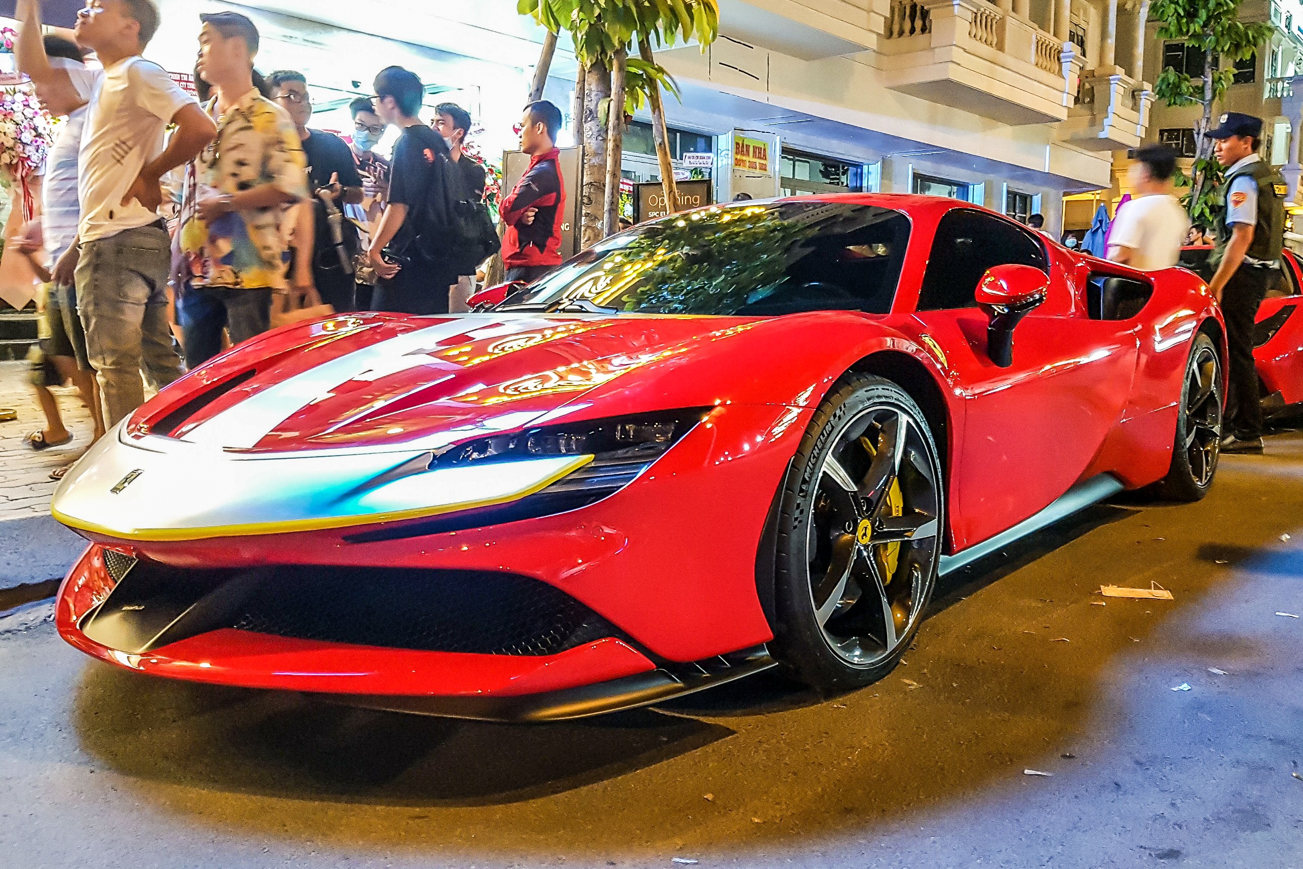 Cận cạnh Ferrari SF90 Stradale ảnh 5 Can canh Ferrari SF90 Stradale anh 5