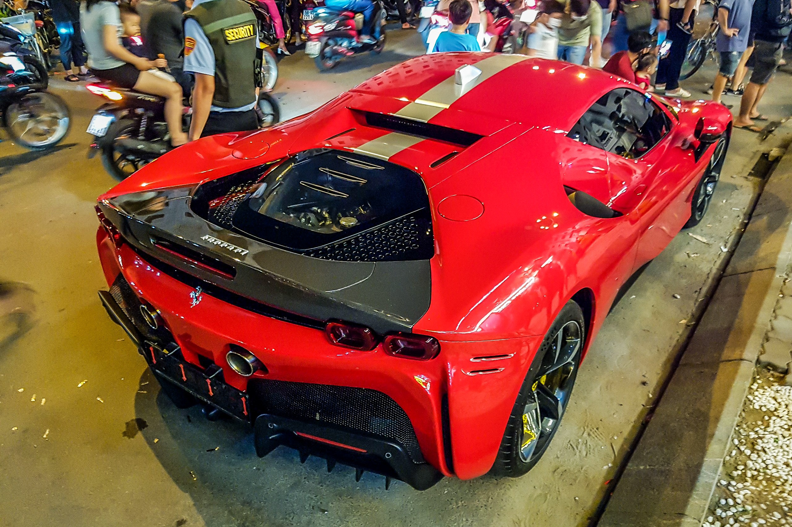 Cận cạnh Ferrari SF90 Stradale ảnh 2 Can canh Ferrari SF90 Stradale anh 2