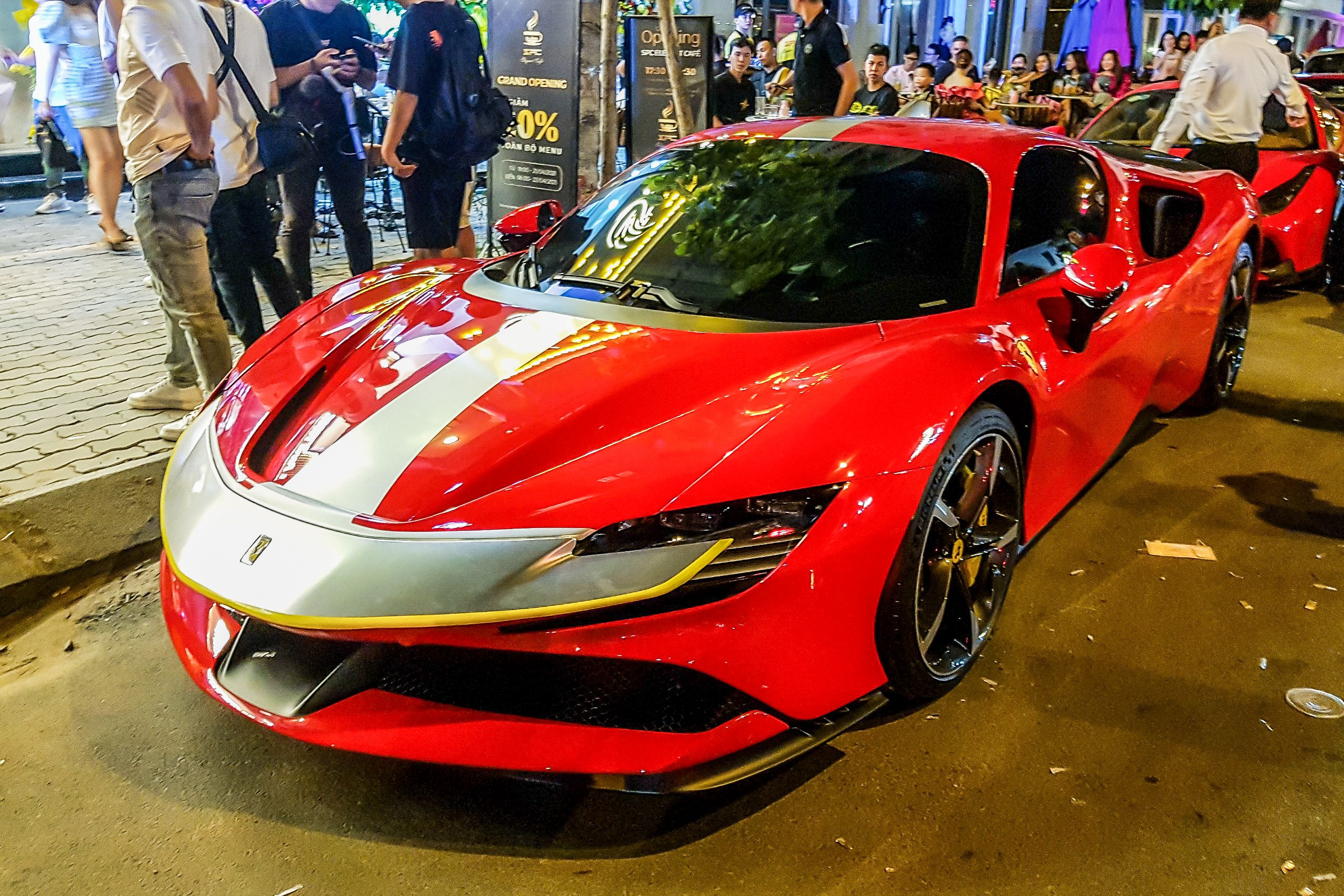 Cận cạnh Ferrari SF90 Stradale ảnh 1 Can canh Ferrari SF90 Stradale anh 1
