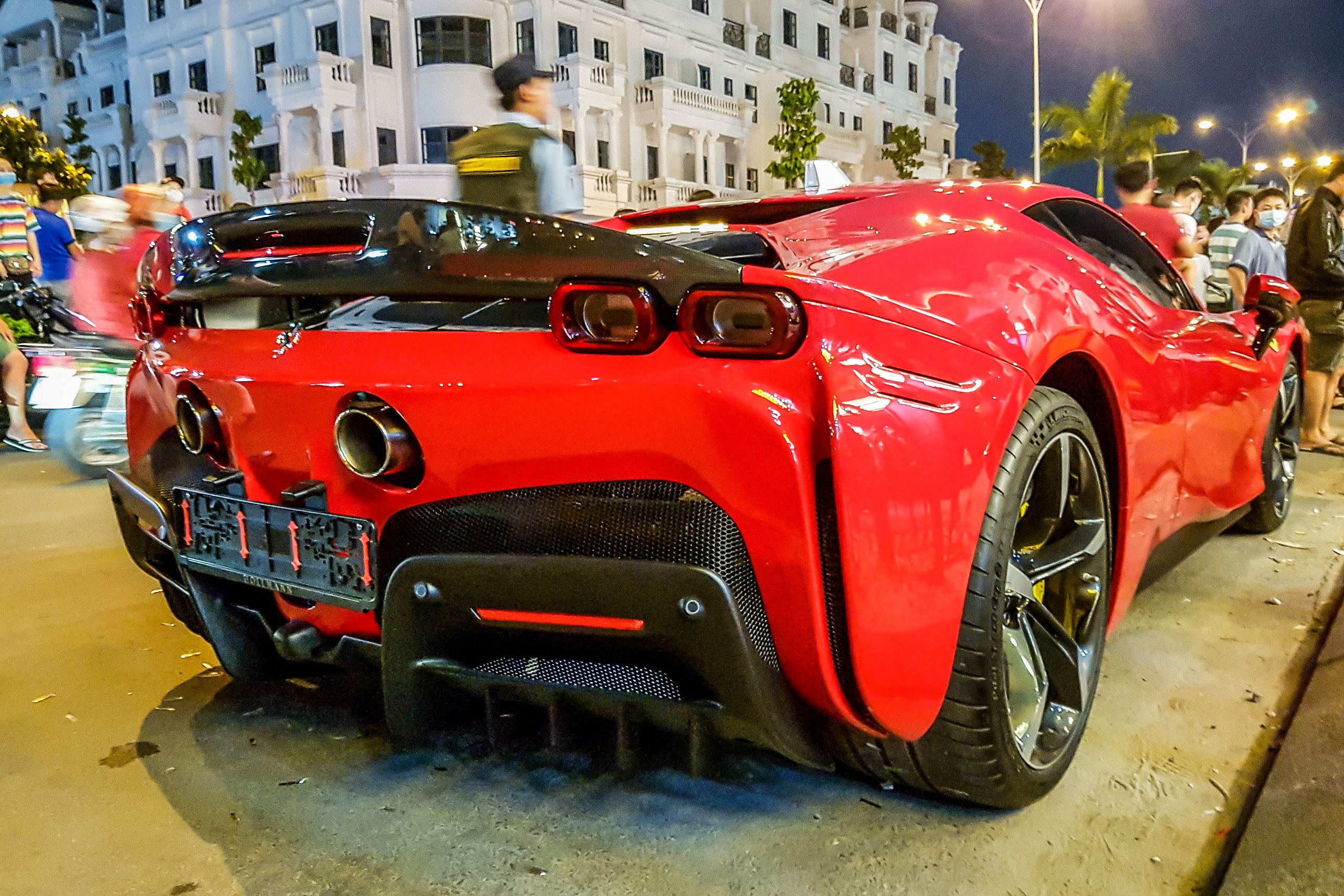 Cận cạnh Ferrari SF90 Stradale ảnh 7 Can canh Ferrari SF90 Stradale anh 7
