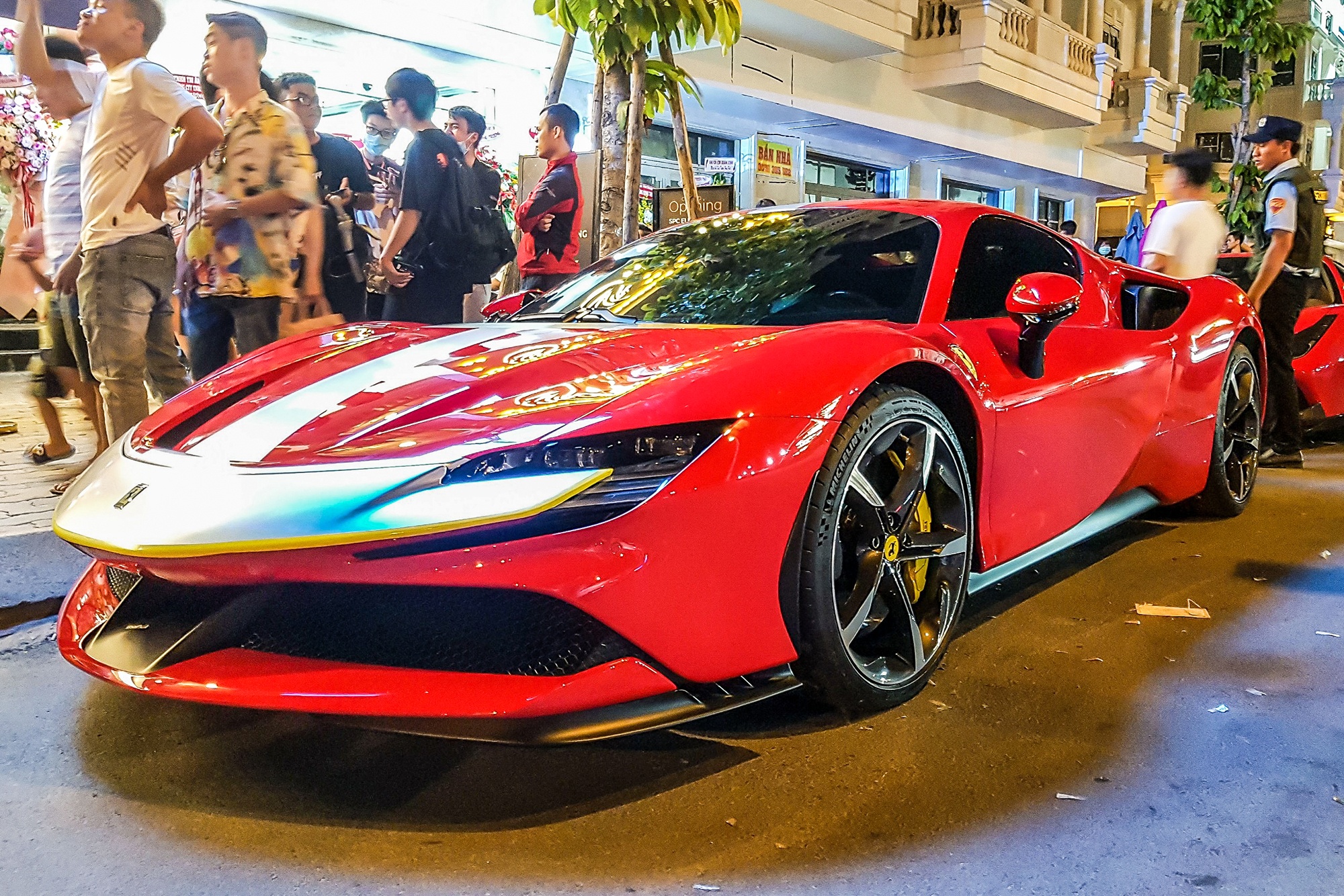 Can canh sieu xe manh nhat cua Ferrari tai Viet Nam hinh anh