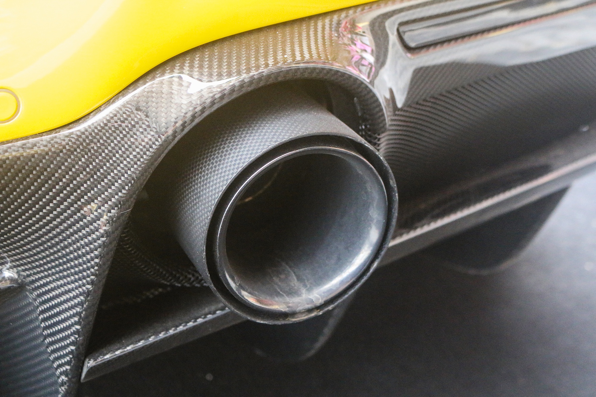 Ferrari F8 Spider dau tien Viet Nam duoc nang cap anh 7