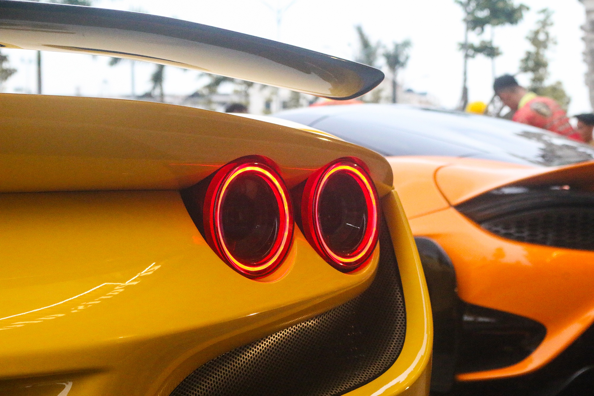 Ferrari F8 Spider dau tien Viet Nam duoc nang cap anh 10