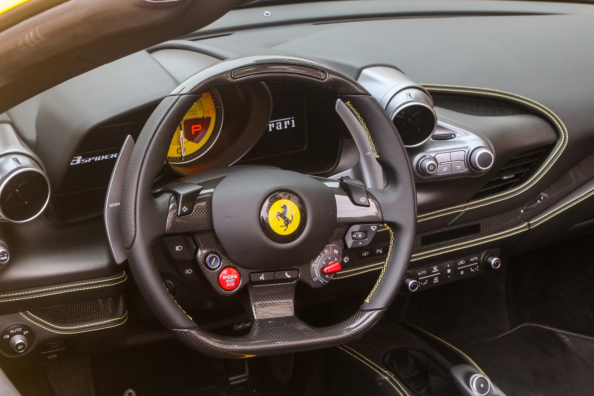 Ferrari F8 Spider dau tien Viet Nam duoc nang cap anh 9