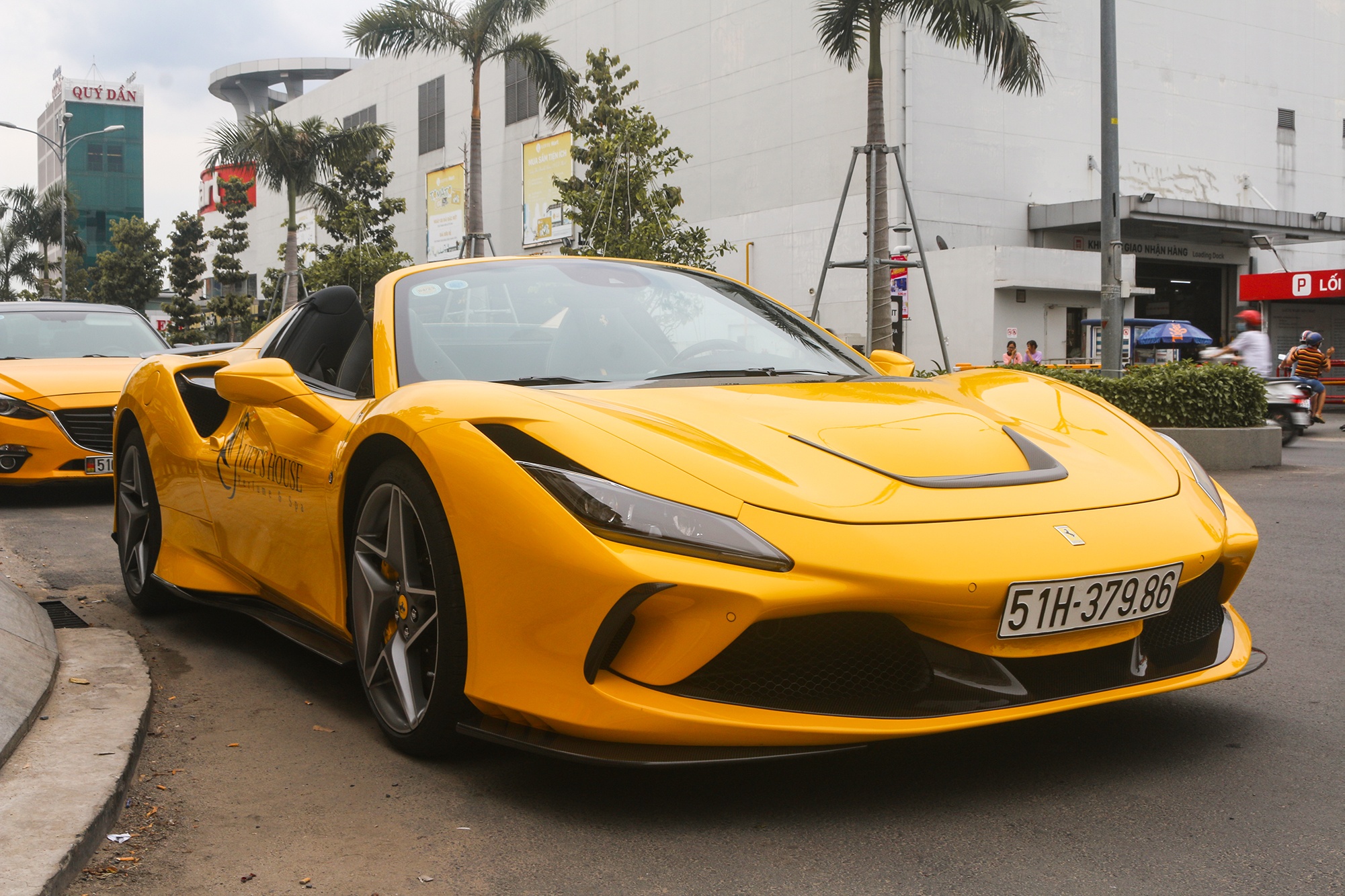 Ferrari F8 Spider dau tien Viet Nam duoc nang cap anh 1
