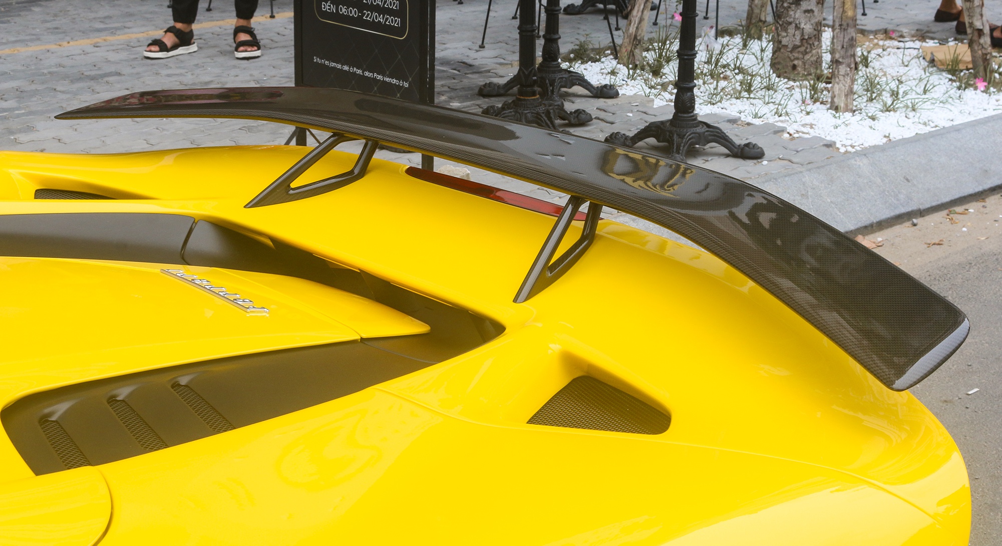 Ferrari F8 Spider dau tien Viet Nam duoc nang cap anh 6