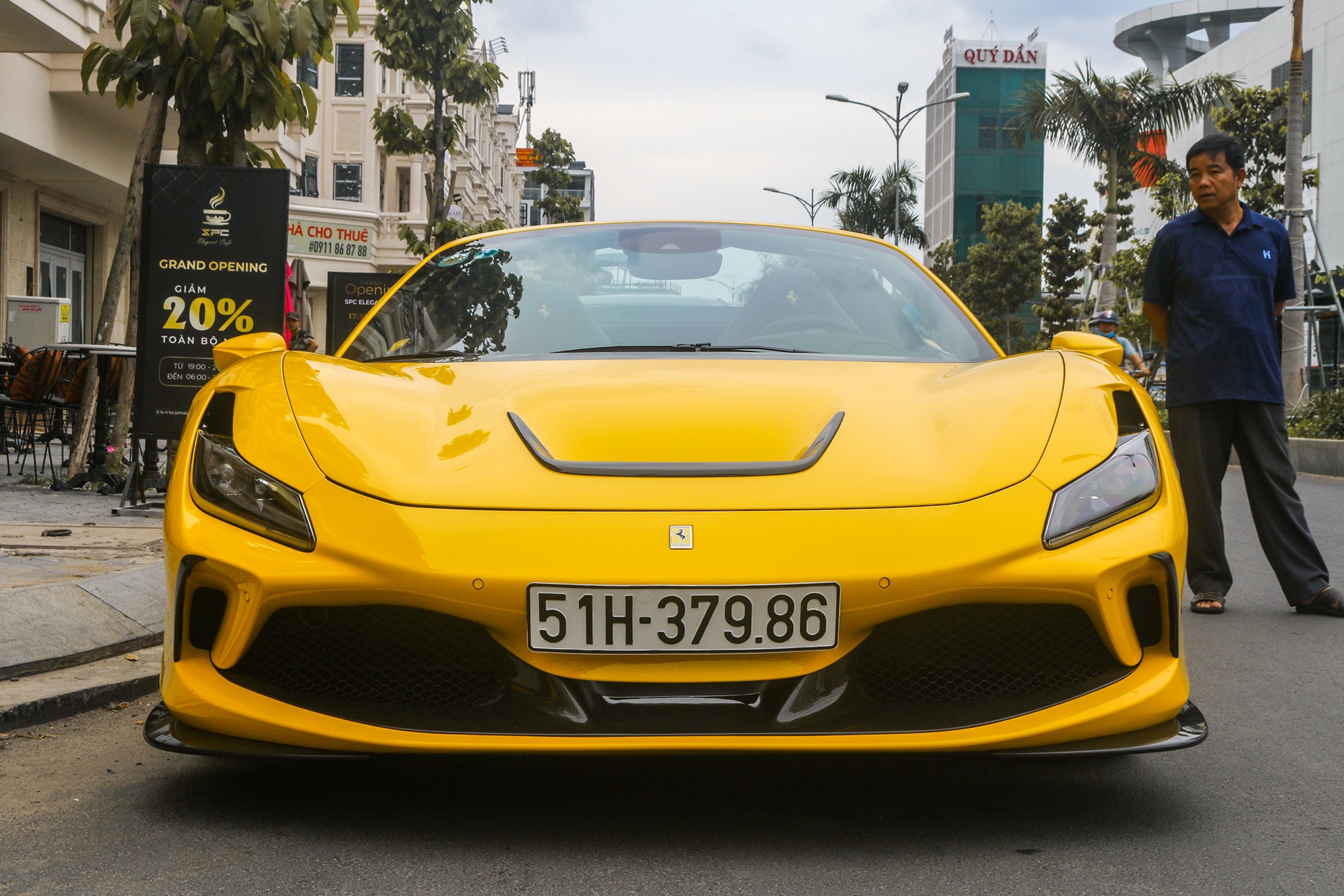 Ferrari F8 Spider dau tien Viet Nam duoc nang cap anh 4