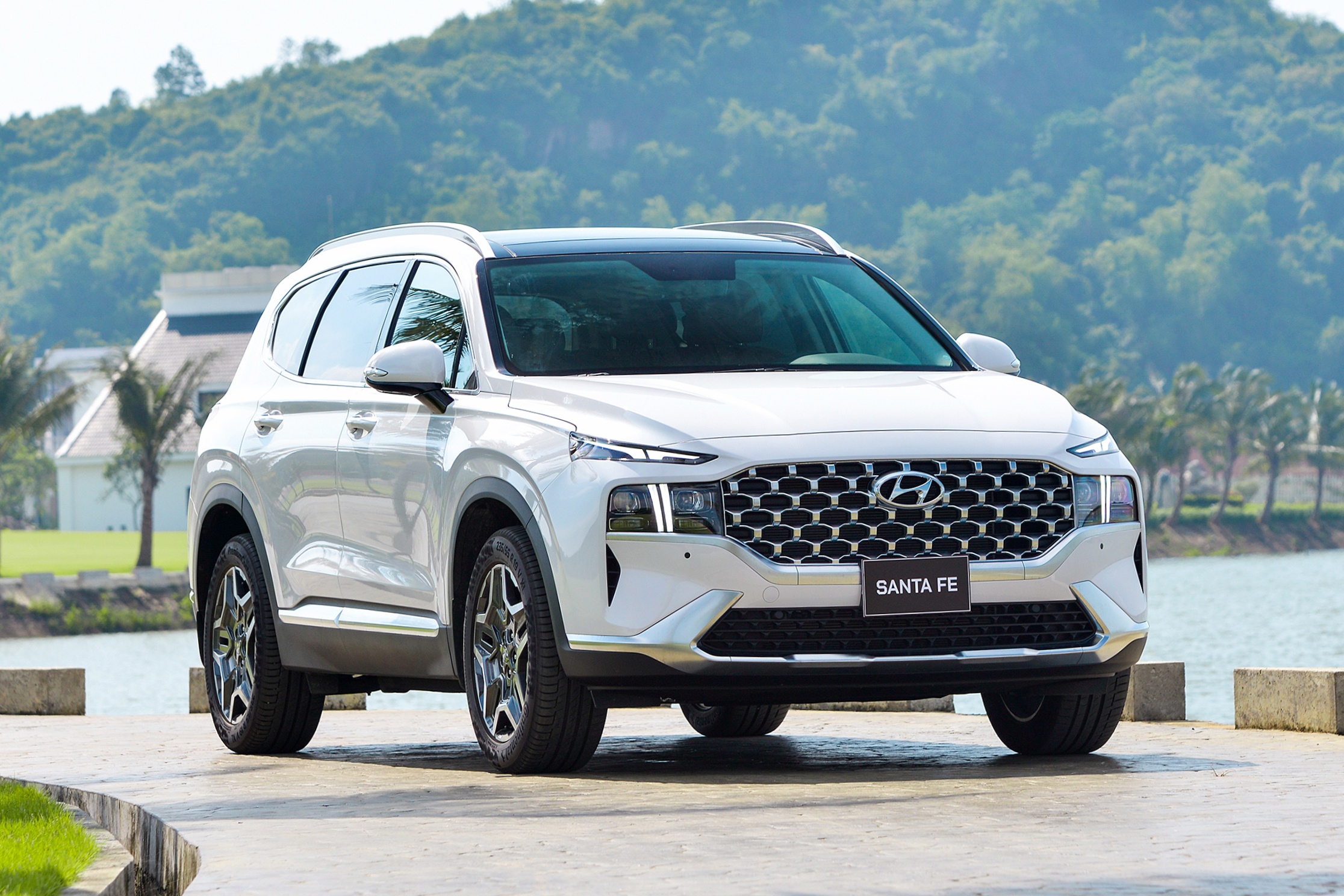 Hyundai Santa Fe 2021 duoc ban ra tai Viet Nam, tang gia so voi doi cu hinh anh