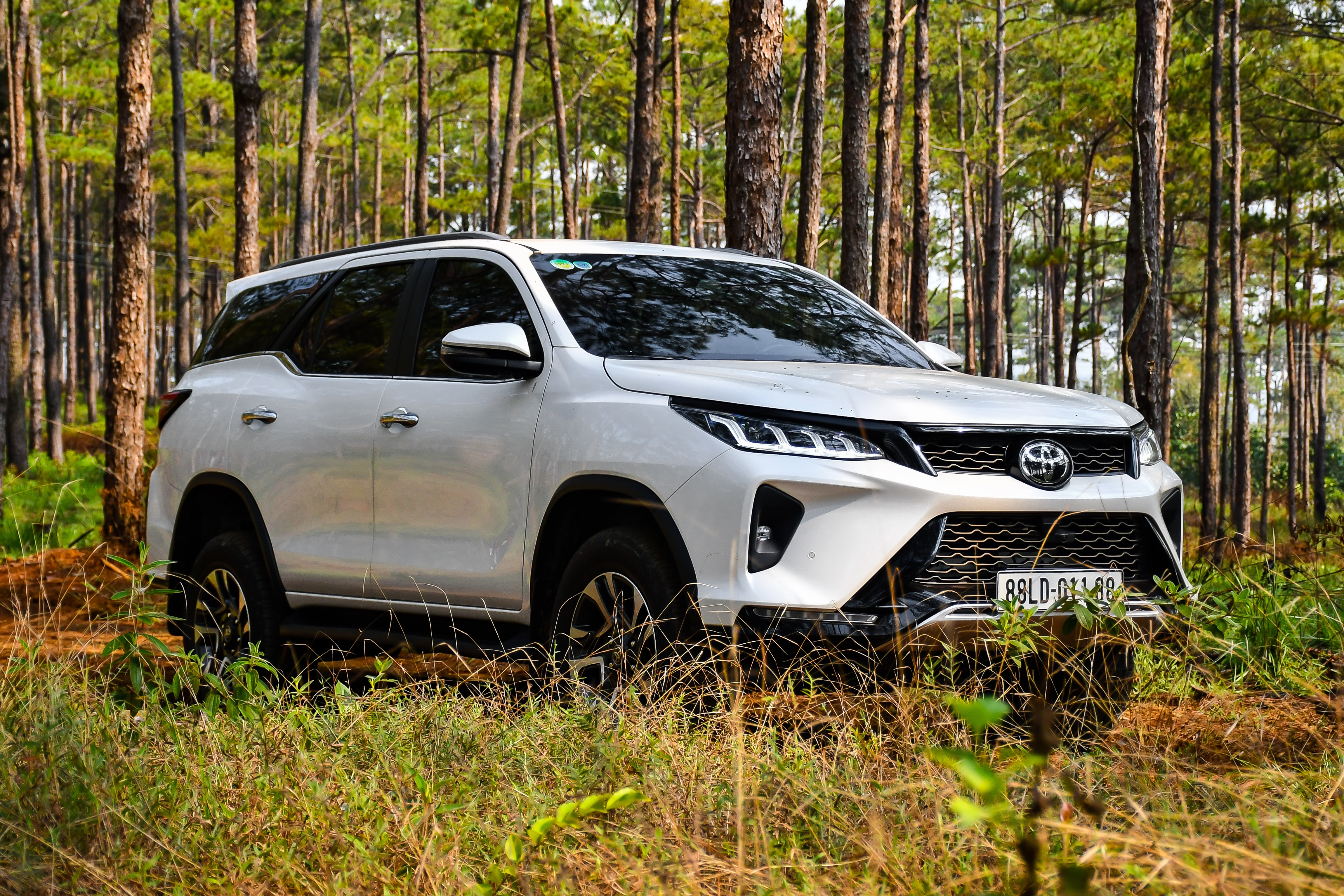 Toyota Fortuner bị Hyundai Santa Fe vượt mặt ảnh 2 Toyota Fortuner bi Hyundai Santa Fe vuot mat anh 2
