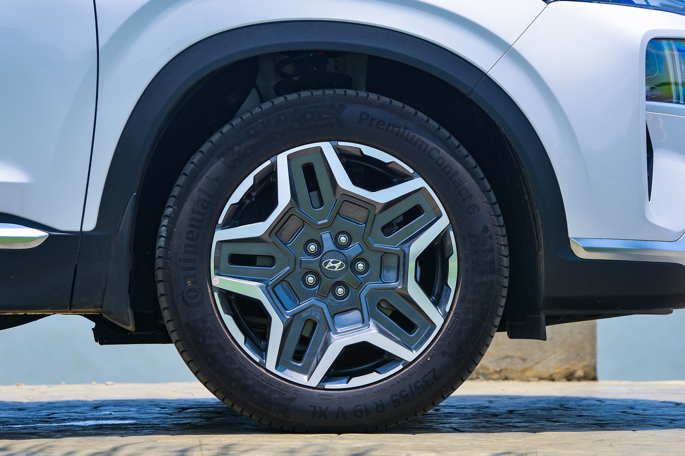 So sánh Hyundai Santa Fe và Toyota Fortuner ảnh 6 So sanh Hyundai Santa Fe va Toyota Fortuner anh 6