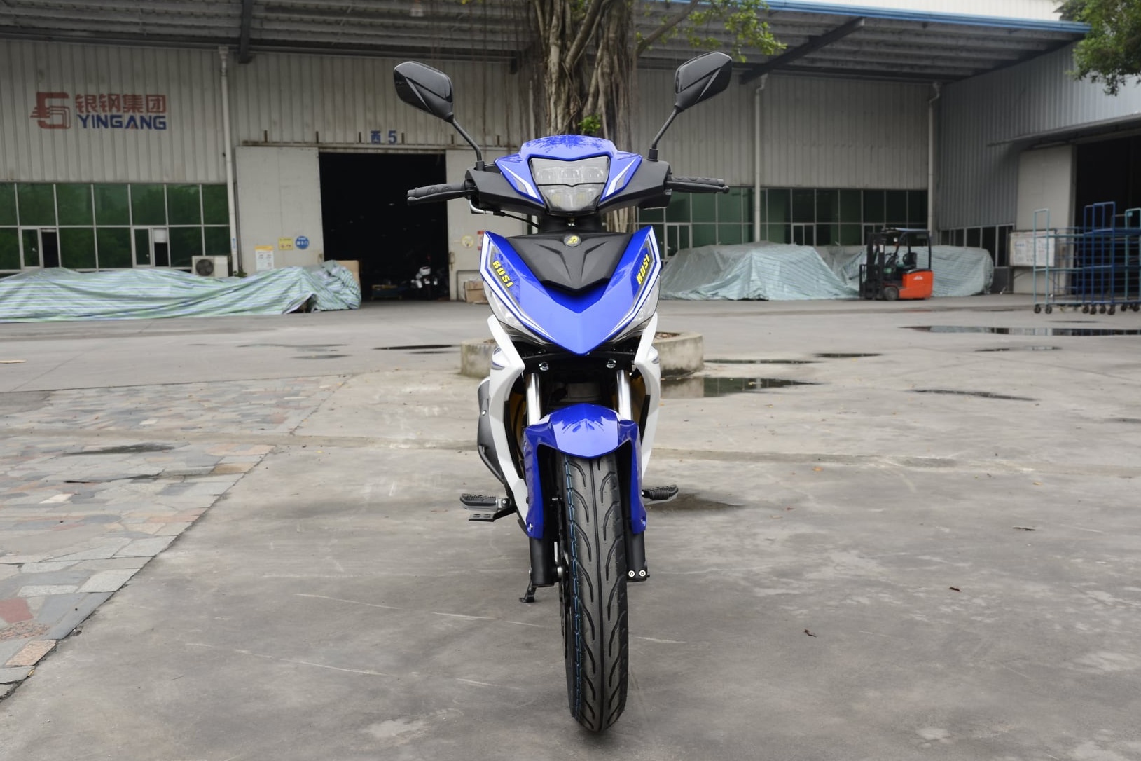 Xe con tay Trung Quoc canh tranh Exciter anh 6