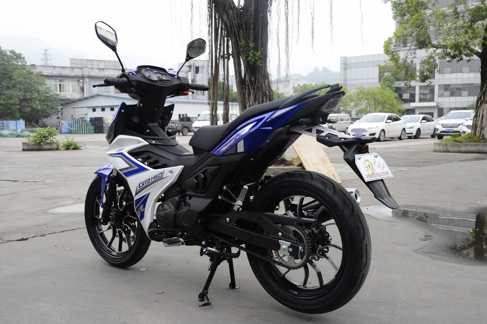 Xe con tay Trung Quoc canh tranh Exciter anh 4