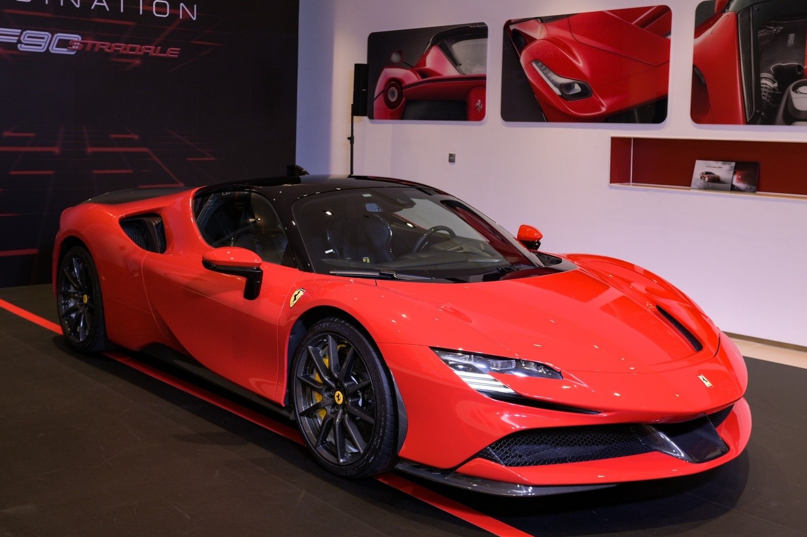 Chiec Ferrari thuong mai manh nhat duoc ra mat chinh hang tai Viet Nam hinh anh