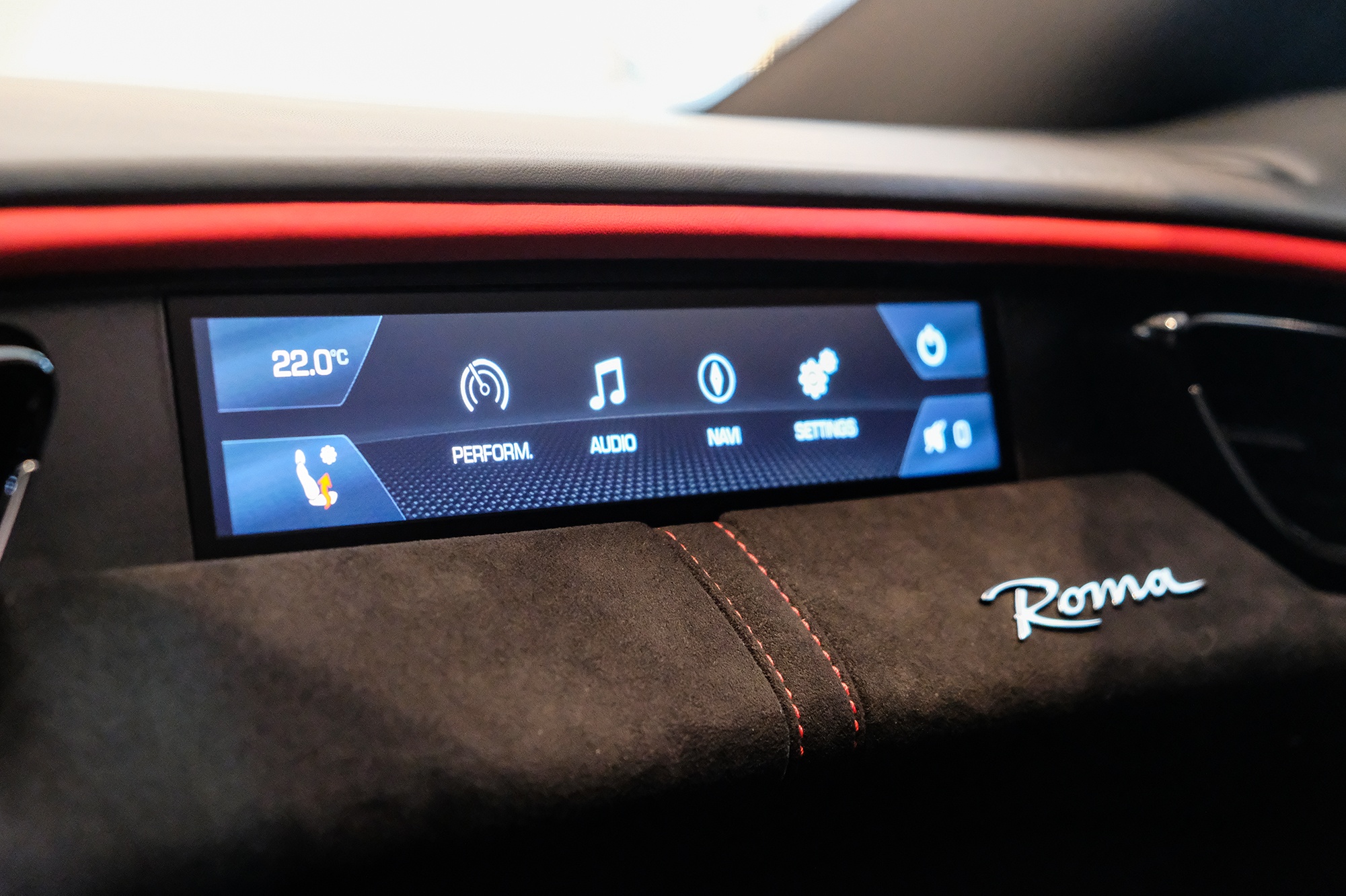 So sánh Ferrari Roma và Aston Martin DB11 ảnh 10 So sanh Ferrari Roma va Aston Martin DB11 anh 10