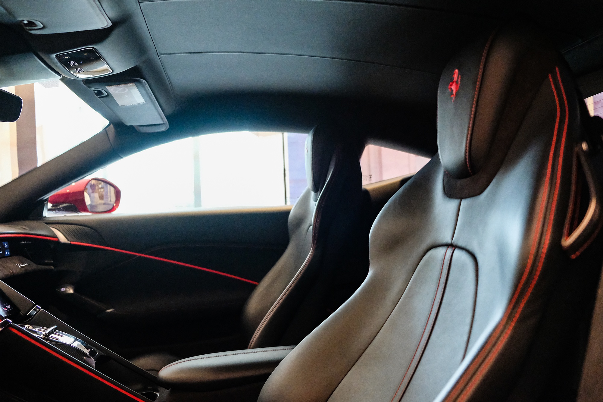 So sánh Ferrari Roma và Aston Martin DB11 ảnh 7 So sanh Ferrari Roma va Aston Martin DB11 anh 7