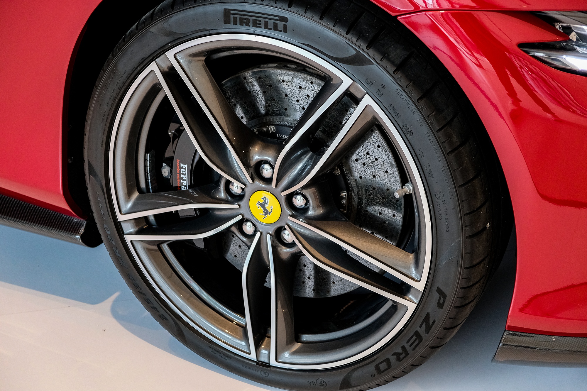 So sánh Ferrari Roma và Aston Martin DB11 ảnh 17 So sanh Ferrari Roma va Aston Martin DB11 anh 17