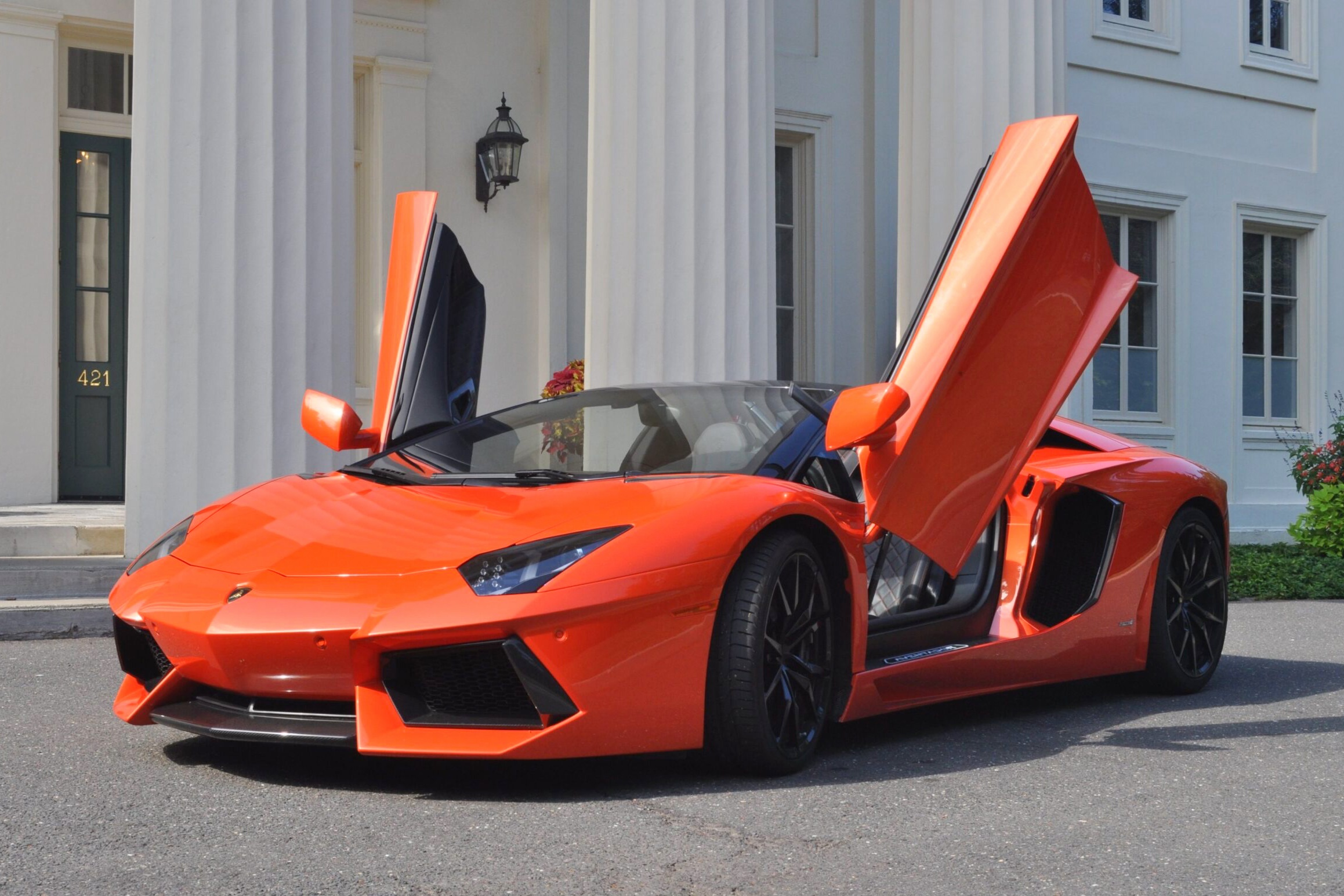 thanh niên tuyệt thực mua Lamborghini ảnh 1 thanh nien tuyet thuc mua Lamborghini anh 1