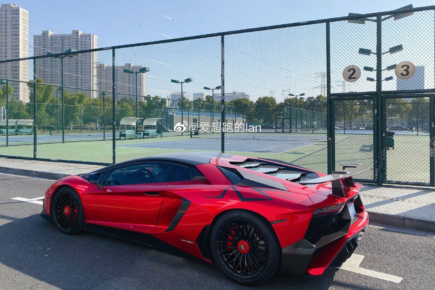 Thanh niên Trung Quốc sở hữu dàn xe triệu USD ảnh 4 Thanh nien Trung Quoc so huu dan xe trieu USD anh 4