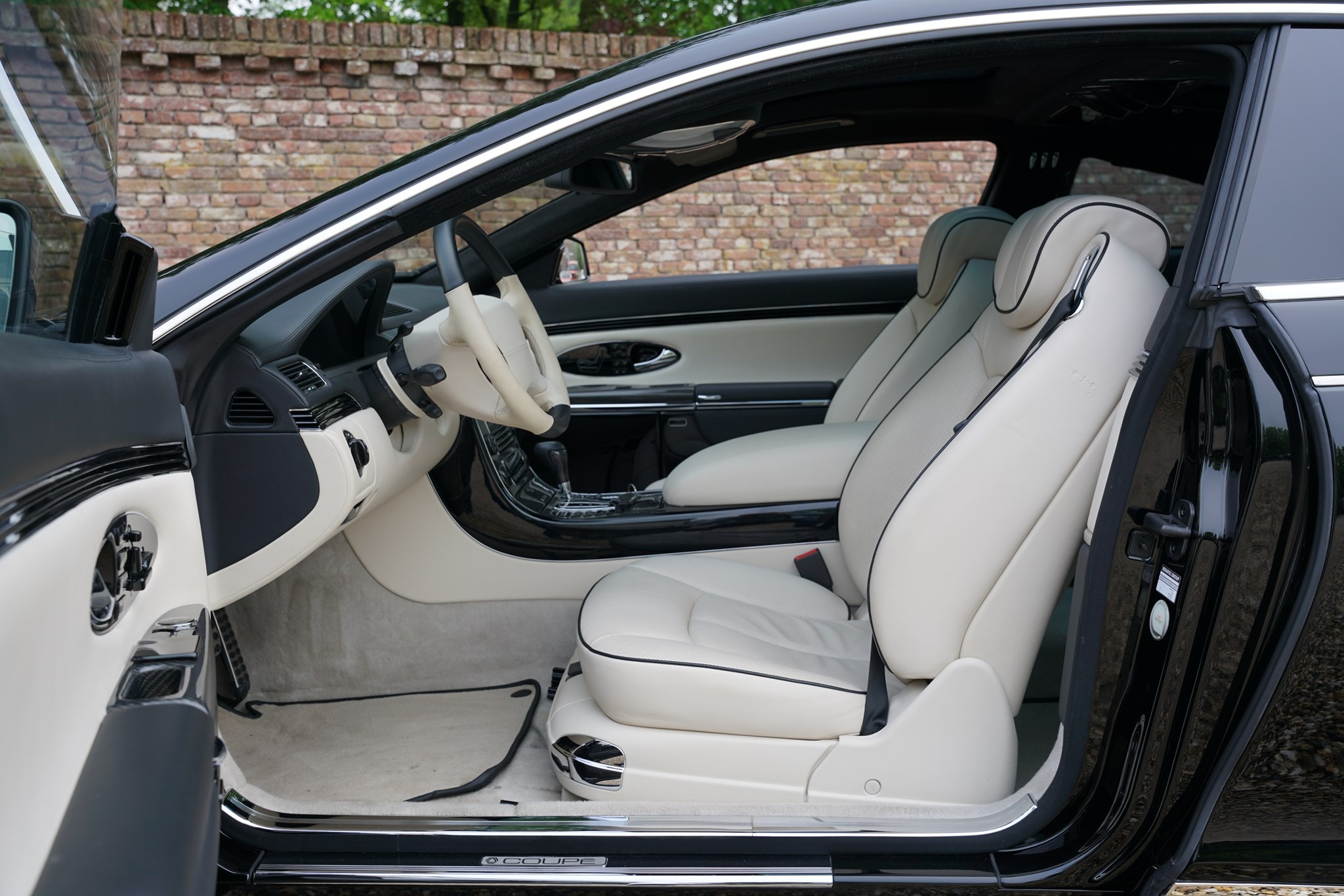 Chiếc Maybach hàng hiếm của Eto'o ảnh 5 Chiec Maybach hang hiem cua Eto'o anh 5