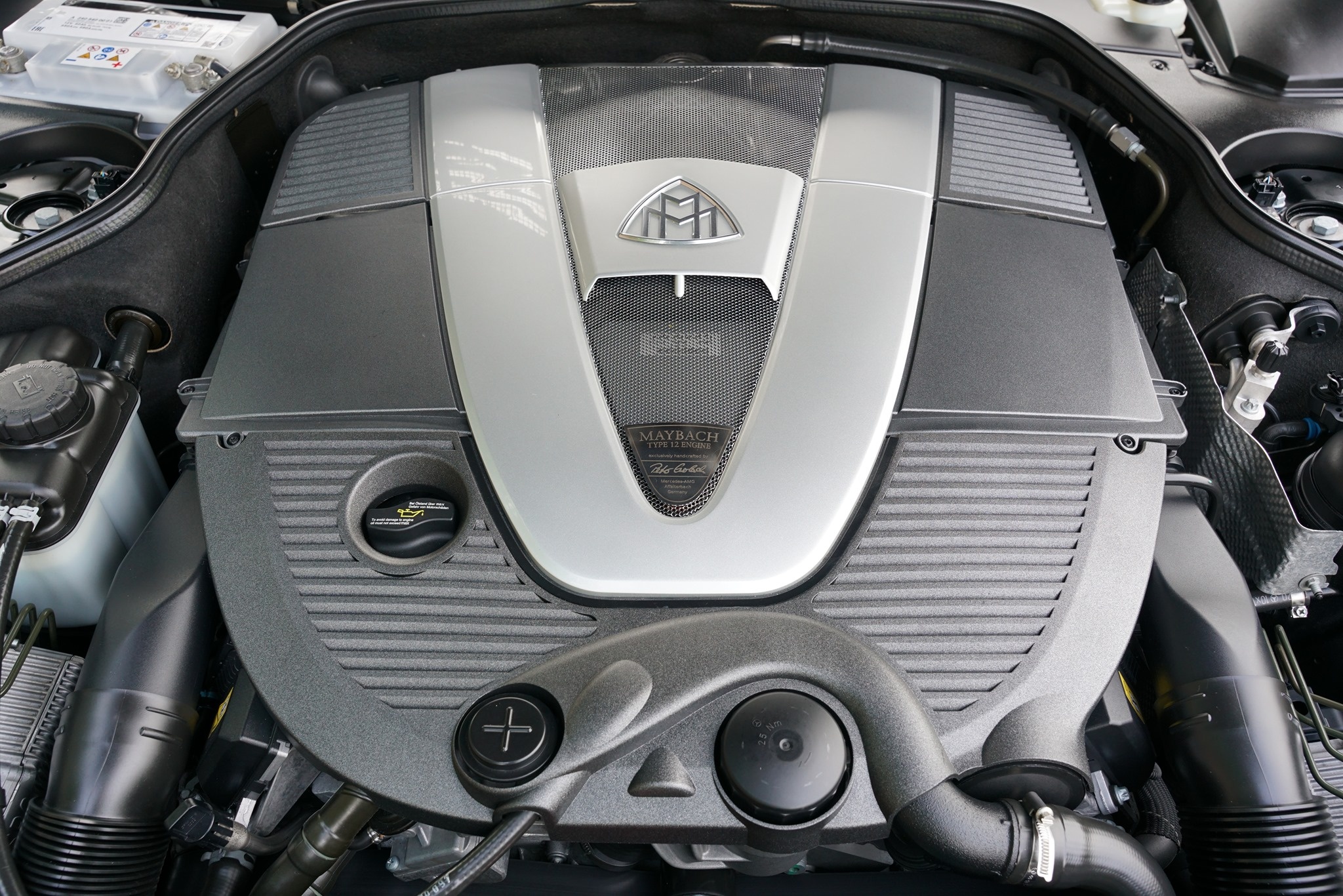 Chiếc Maybach hàng hiếm của Eto'o ảnh 6 Chiec Maybach hang hiem cua Eto'o anh 6