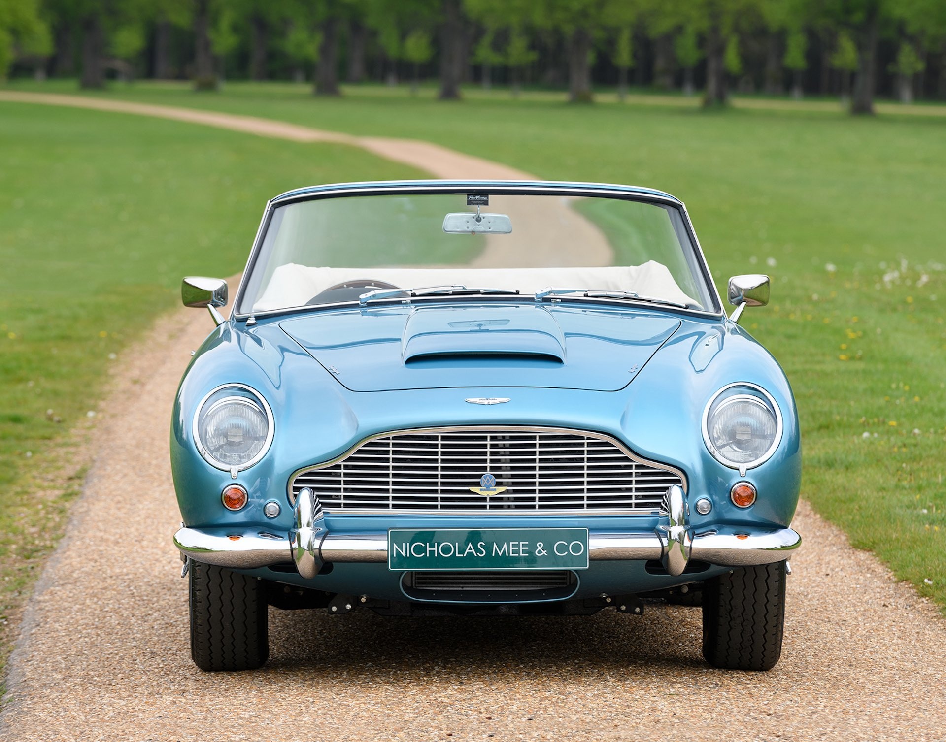 3 chiếc Aston Martin DB5 giá 5, 6 triệu USD ảnh 6 3 chiec Aston Martin DB5 gia 5, 6 trieu USD anh 6