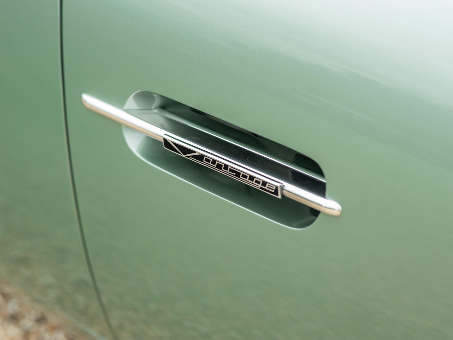 3 chiếc Aston Martin DB5 giá 5, 6 triệu USD ảnh 4 3 chiec Aston Martin DB5 gia 5, 6 trieu USD anh 4