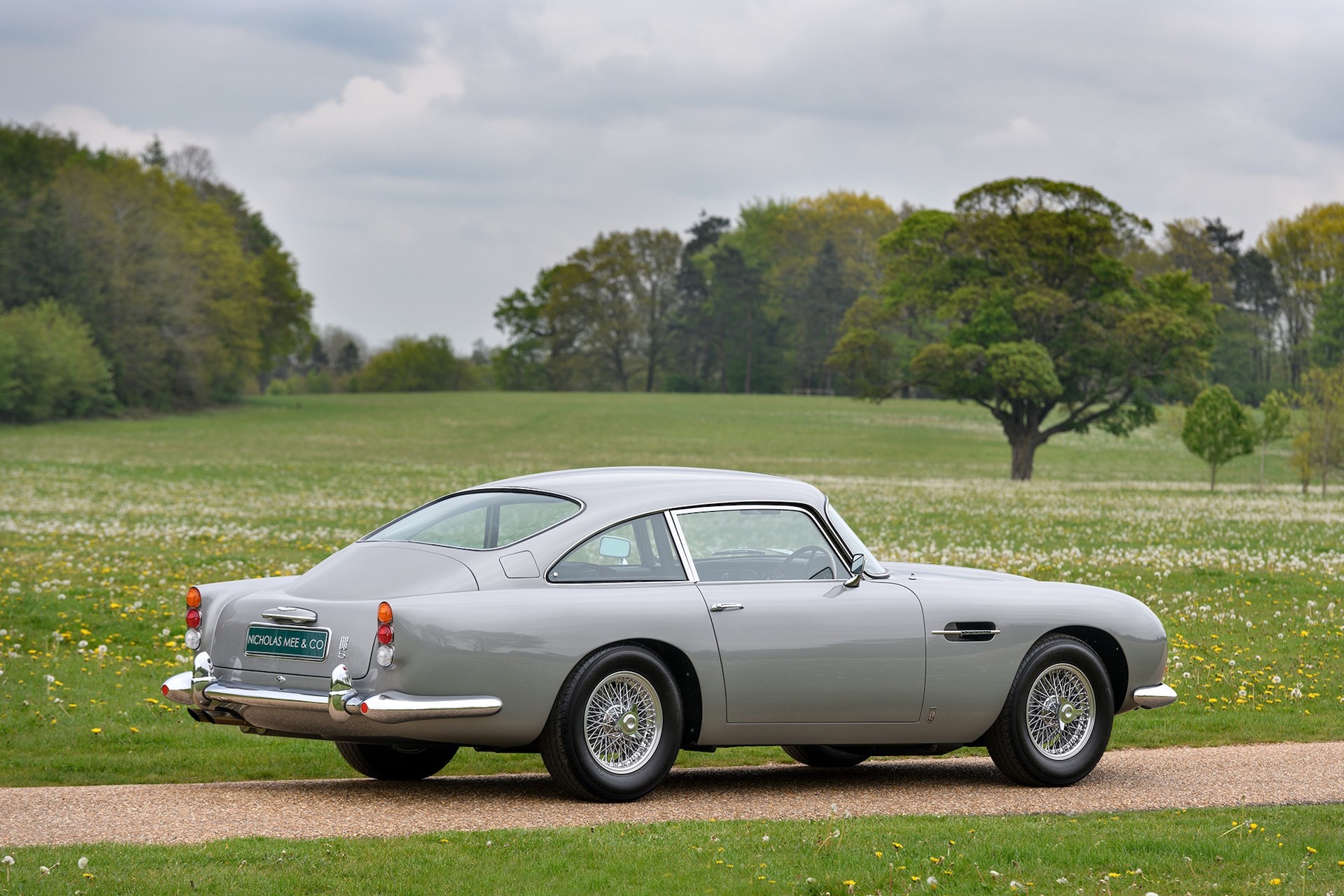 3 chiếc Aston Martin DB5 giá 5, 6 triệu USD ảnh 8 3 chiec Aston Martin DB5 gia 5, 6 trieu USD anh 8