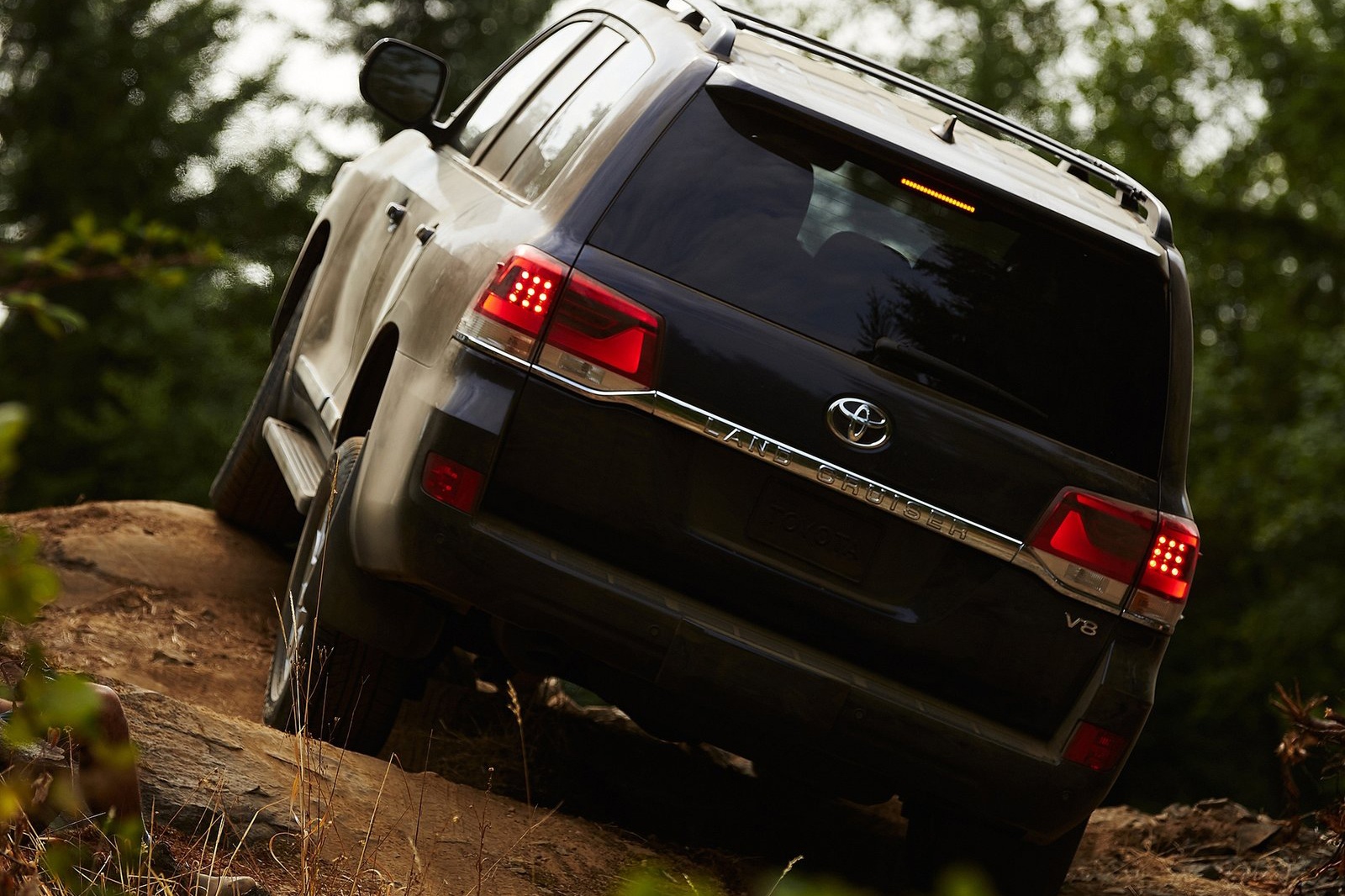 So sanh Toyota Land Cruiser 2022 anh 5