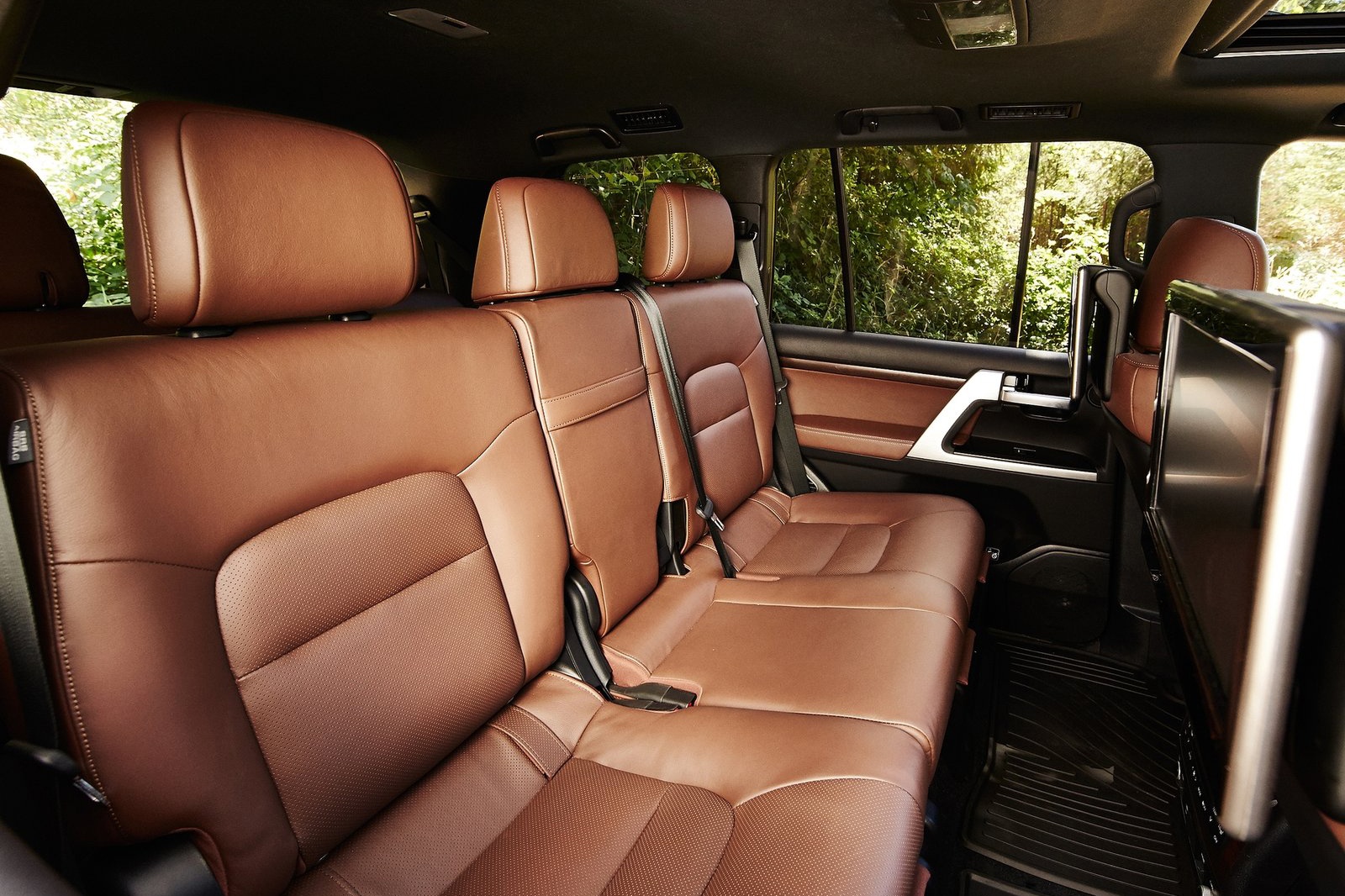 So sanh Toyota Land Cruiser 2022 anh 9