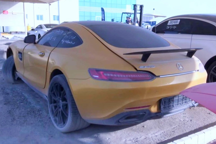 Nhung sieu xe bi bo quen tai UAE anh 9