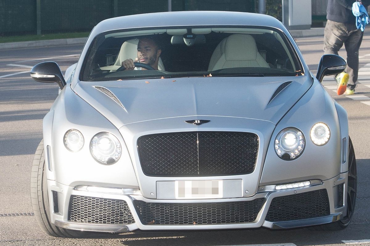 Raheem Sterling va bo suu tap oto tu gia re toi sieu sang hinh anh