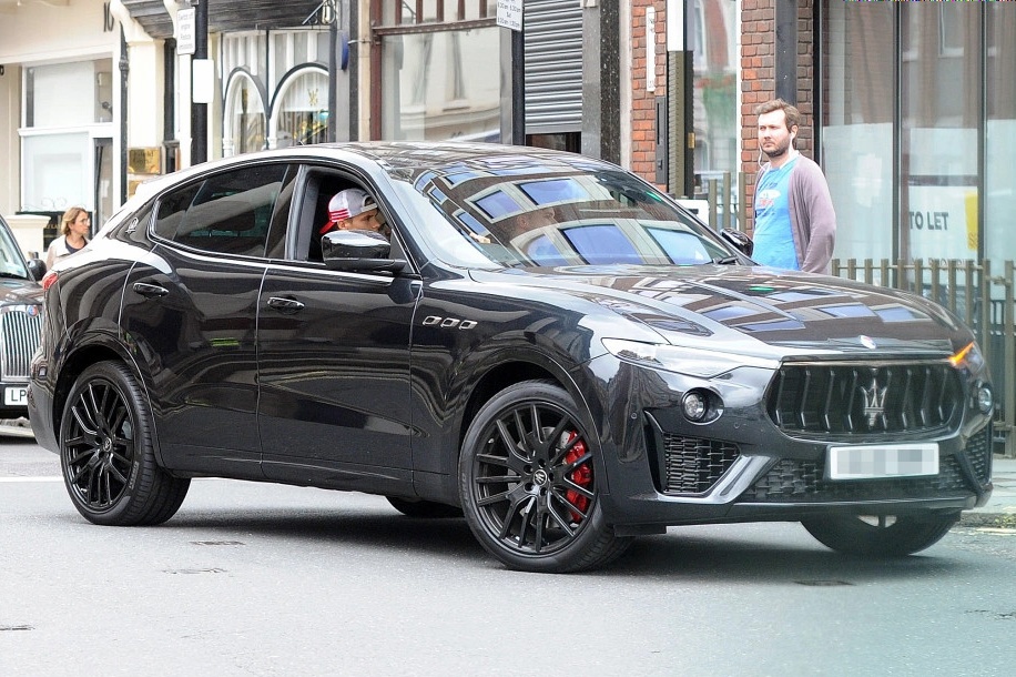 Con trai Beckham cam lai mau SUV dat tien cua Maserati hinh anh