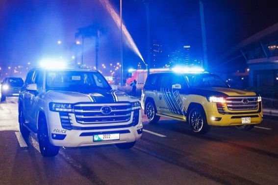 Toyota Land Cruiser the he moi gia nhap doi xe canh sat Dubai hinh anh