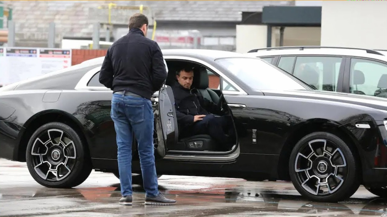 Granit Xhaka choi xe anh 8