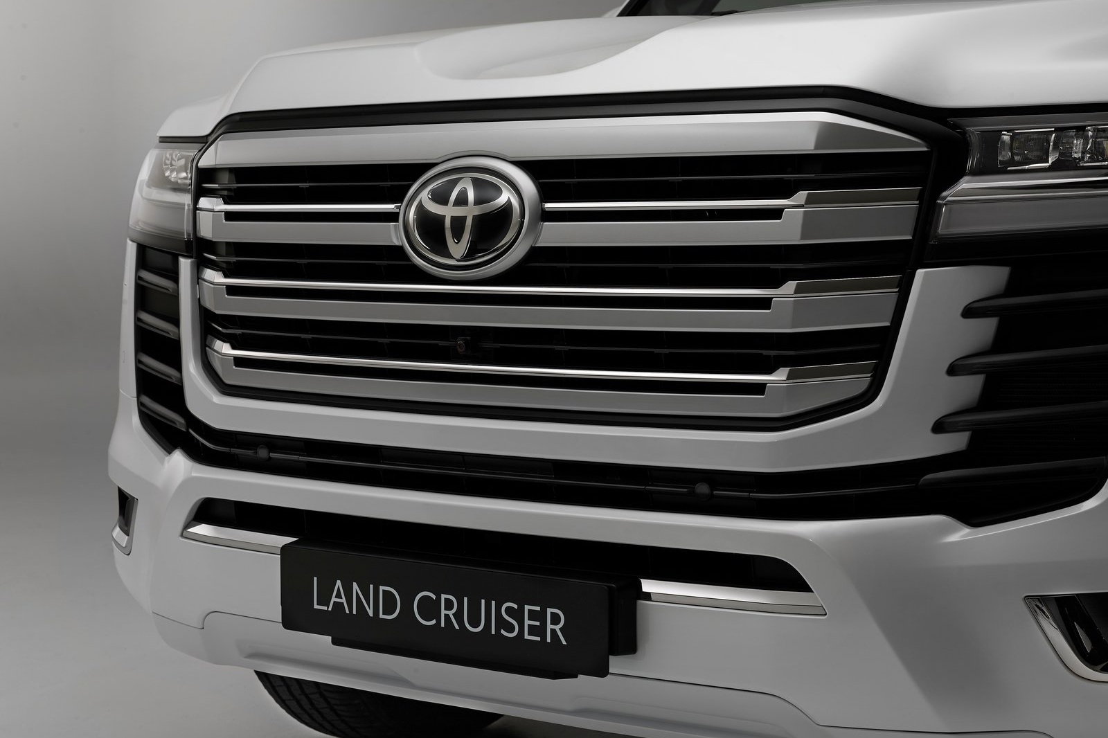 Toyota Land Cruiser 2022 làm xe cảnh sát Dubai ảnh 5 Toyota Land Cruiser 2022 lam xe canh sat Dubai anh 5