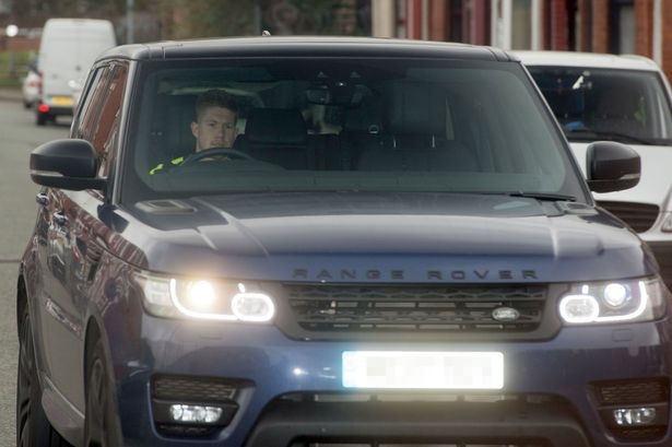 Hazard va De Bruyne ap dao ve khoan choi xe anh 5