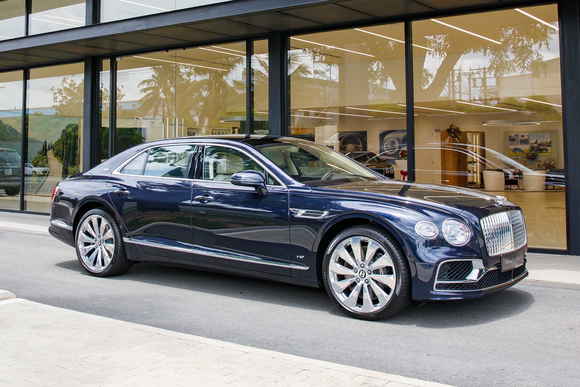 Bentley Flying Spur V8 ra mắt Việt Nam ảnh 1 Bentley Flying Spur V8 ra mat Viet Nam anh 1