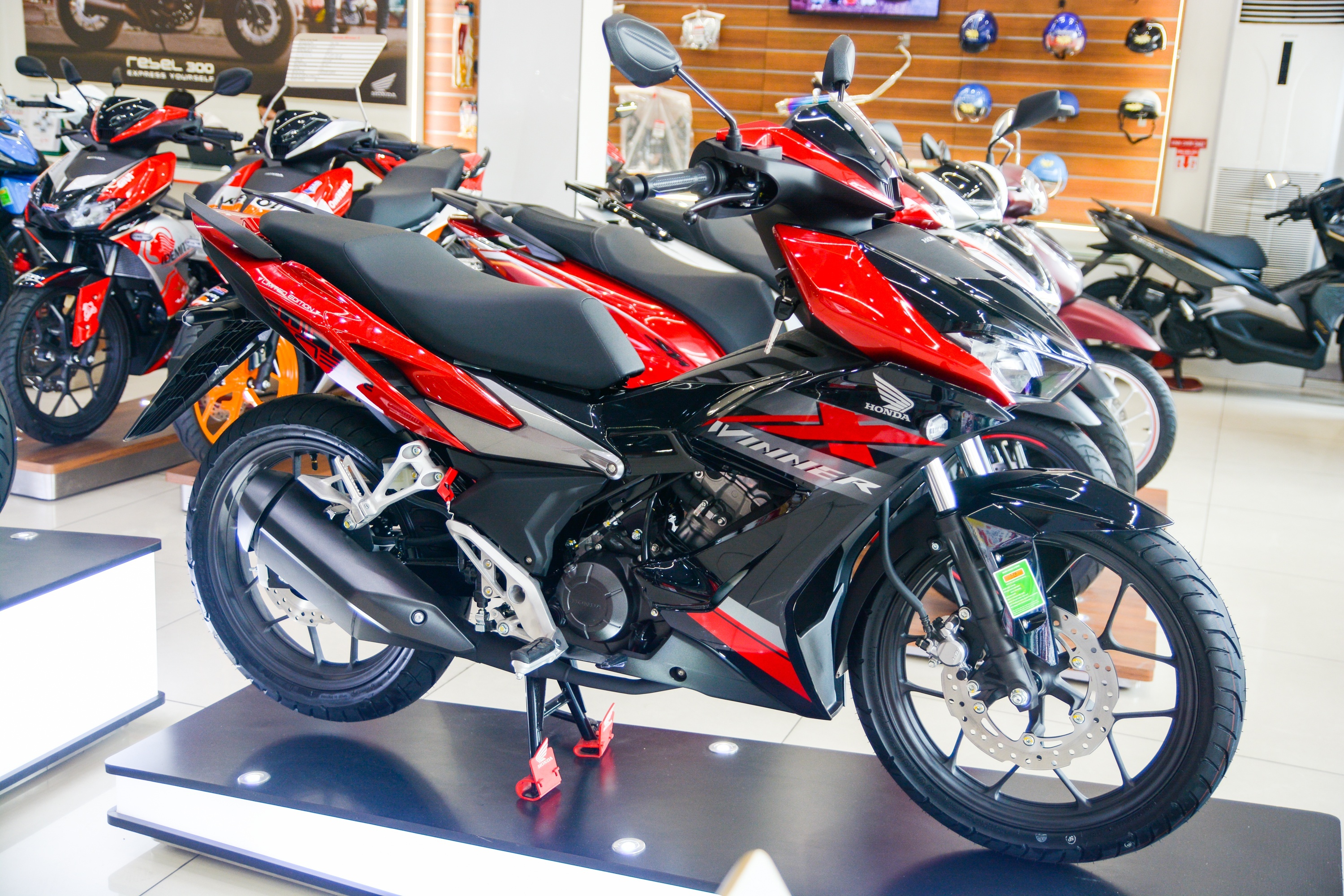 Honda Viet Nam len tieng ve viec gia xe cao thap anh 1