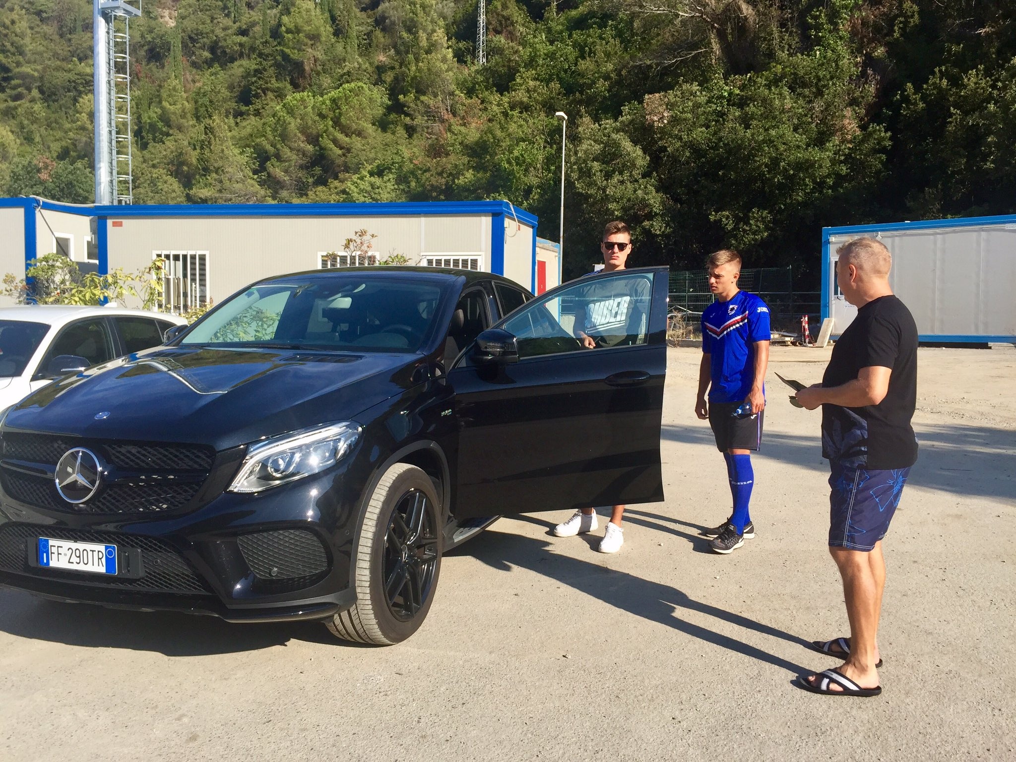 Doi hinh hay nhat vong bang Euro 2020 di xe gi? anh 4