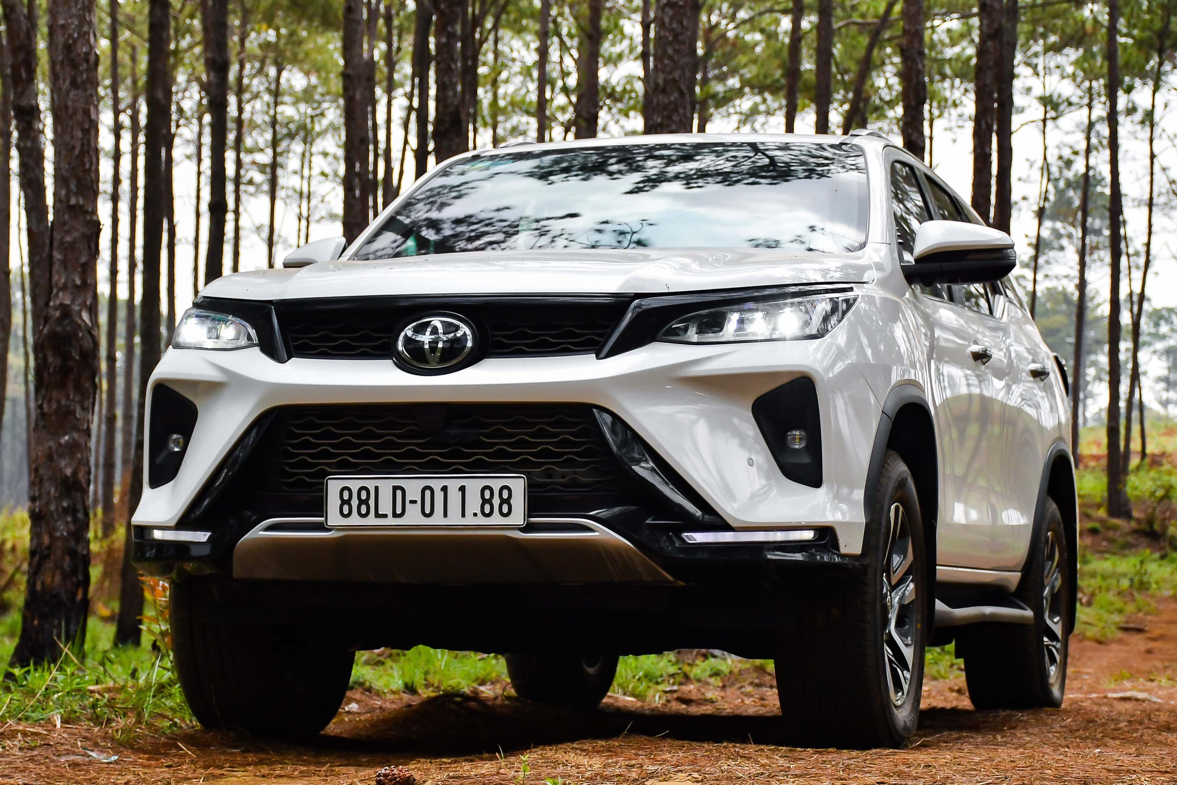 Hon 1,4 ty dong, chon Toyota Fortuner hay Kia Sorento ban cao nhat? hinh anh