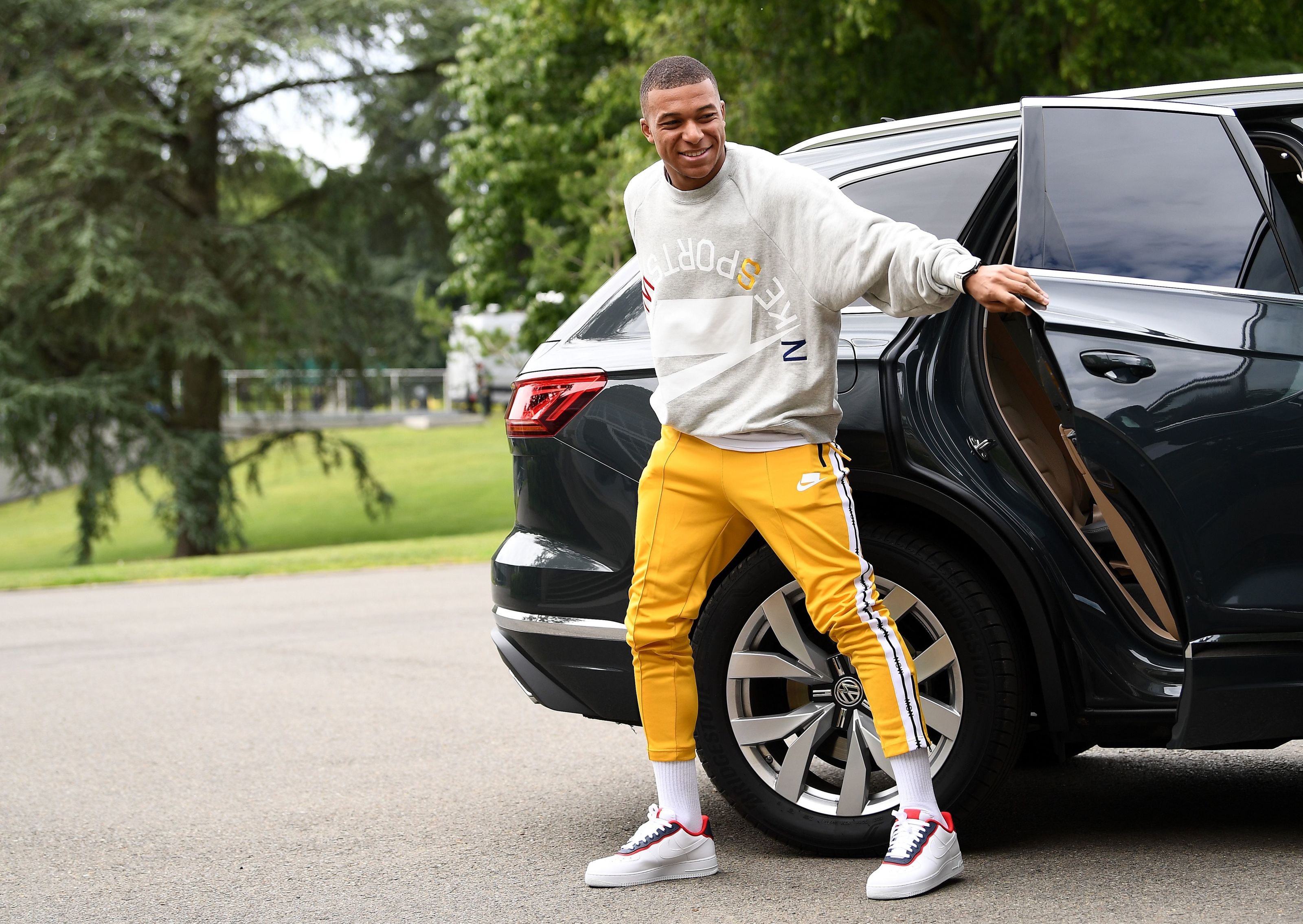 Xe cua Kylian Mbappe anh 6