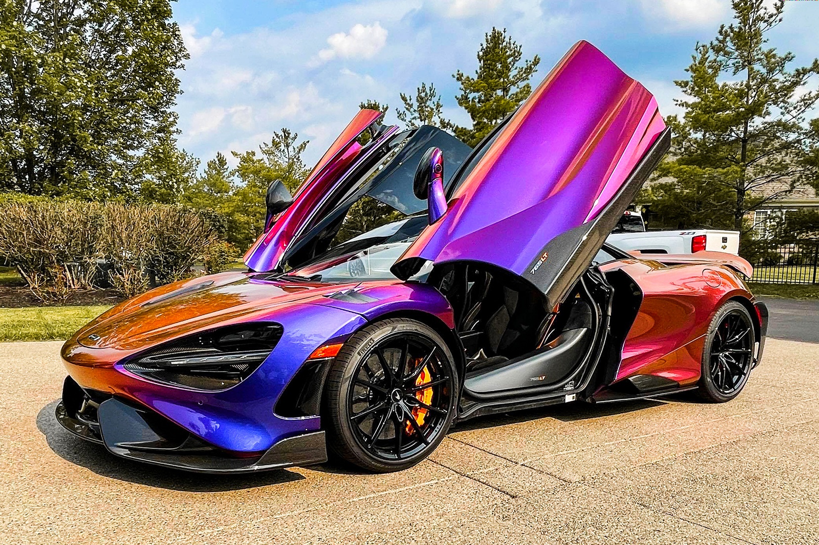 McLaren 765LT voi mau son gan 50.000 USD cua thanh vien Gia Lai Team hinh anh