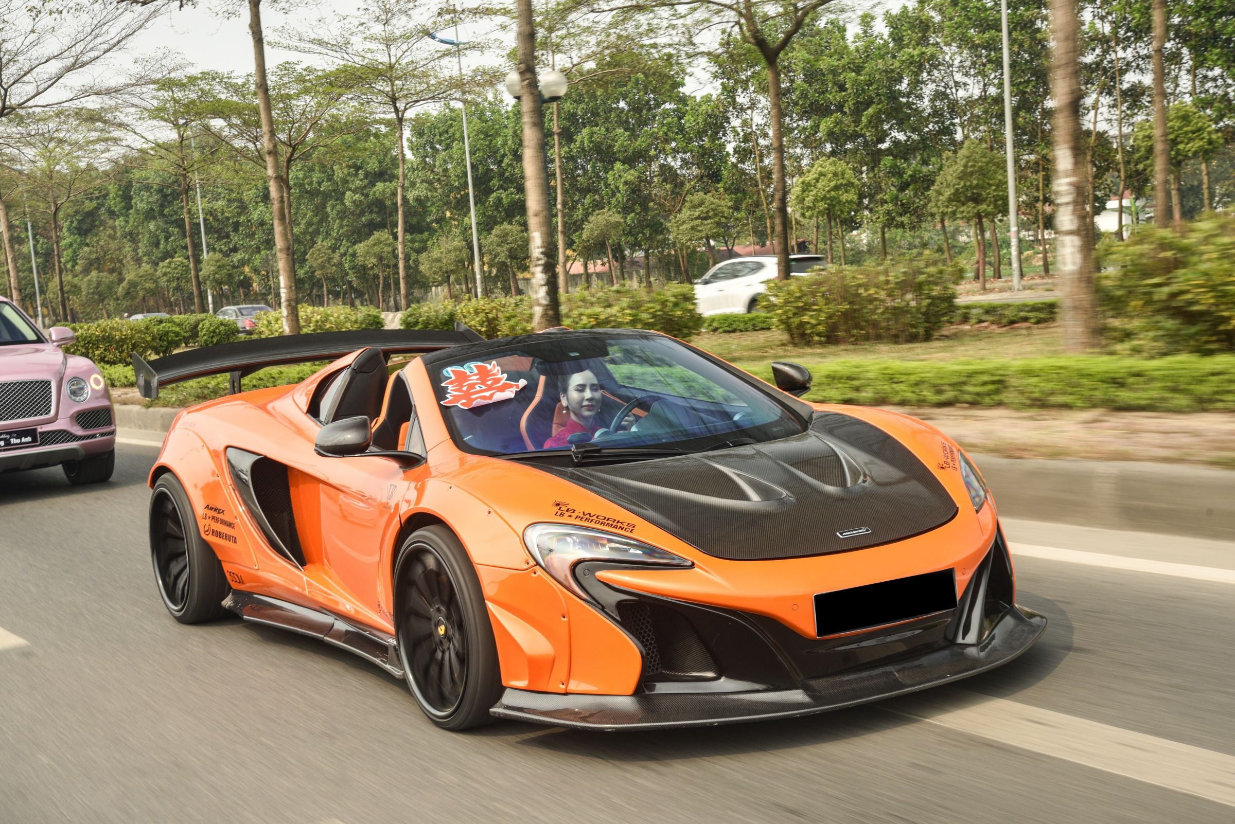 Dam cuoi quy tu dan sieu xe tram ty tai Ha Noi hinh anh