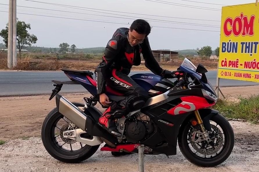 chay moto qua toc do anh 1