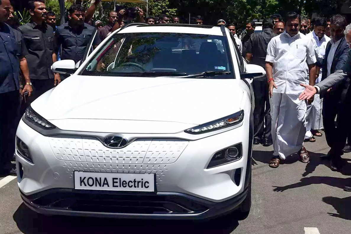 Oto dien nhap khau chiu thue 70% tai An Do hinh anh