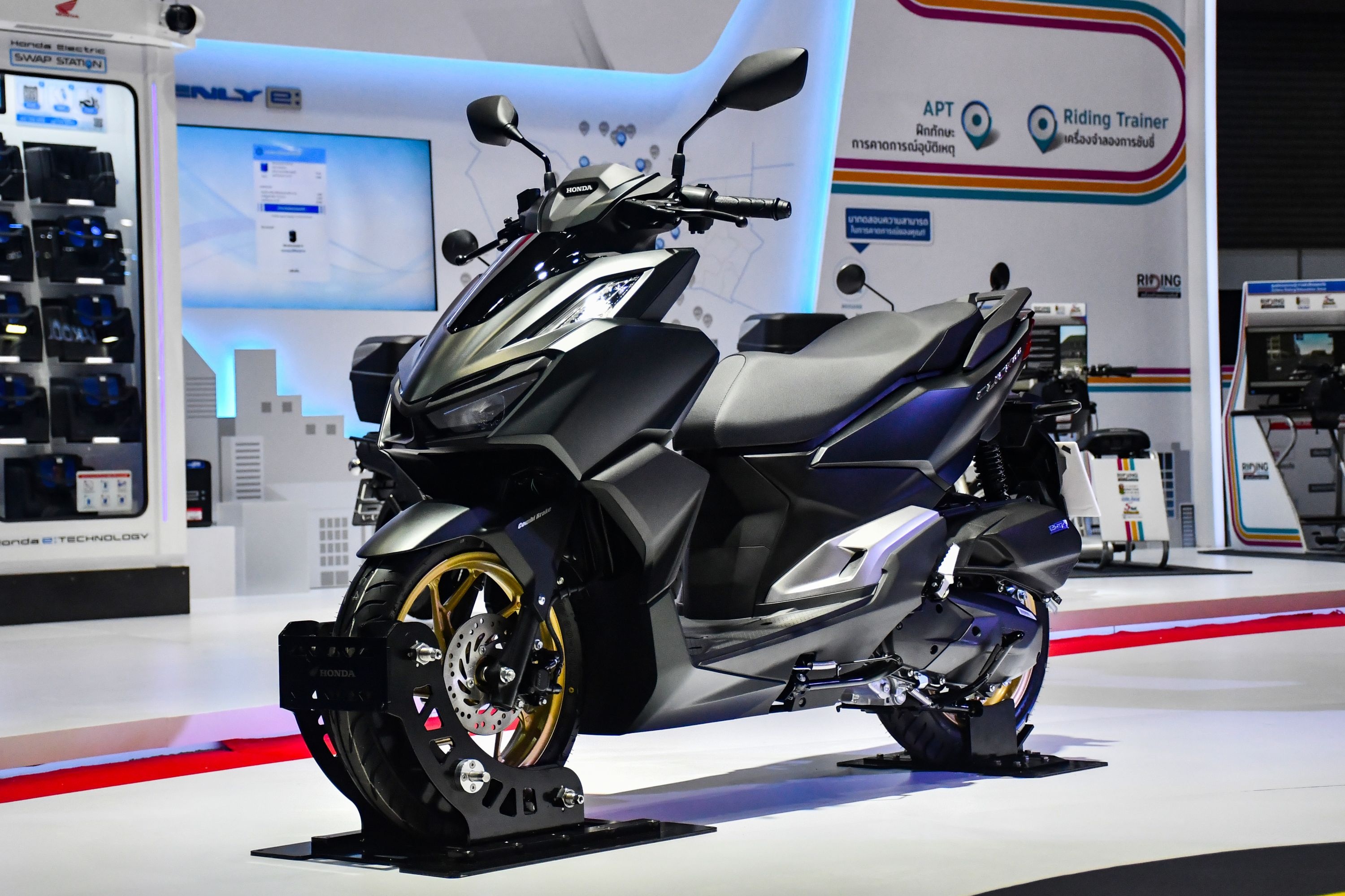 Chi tiet Honda Click 160 co gia khoang 2.000 USD tai Thai Lan hinh anh