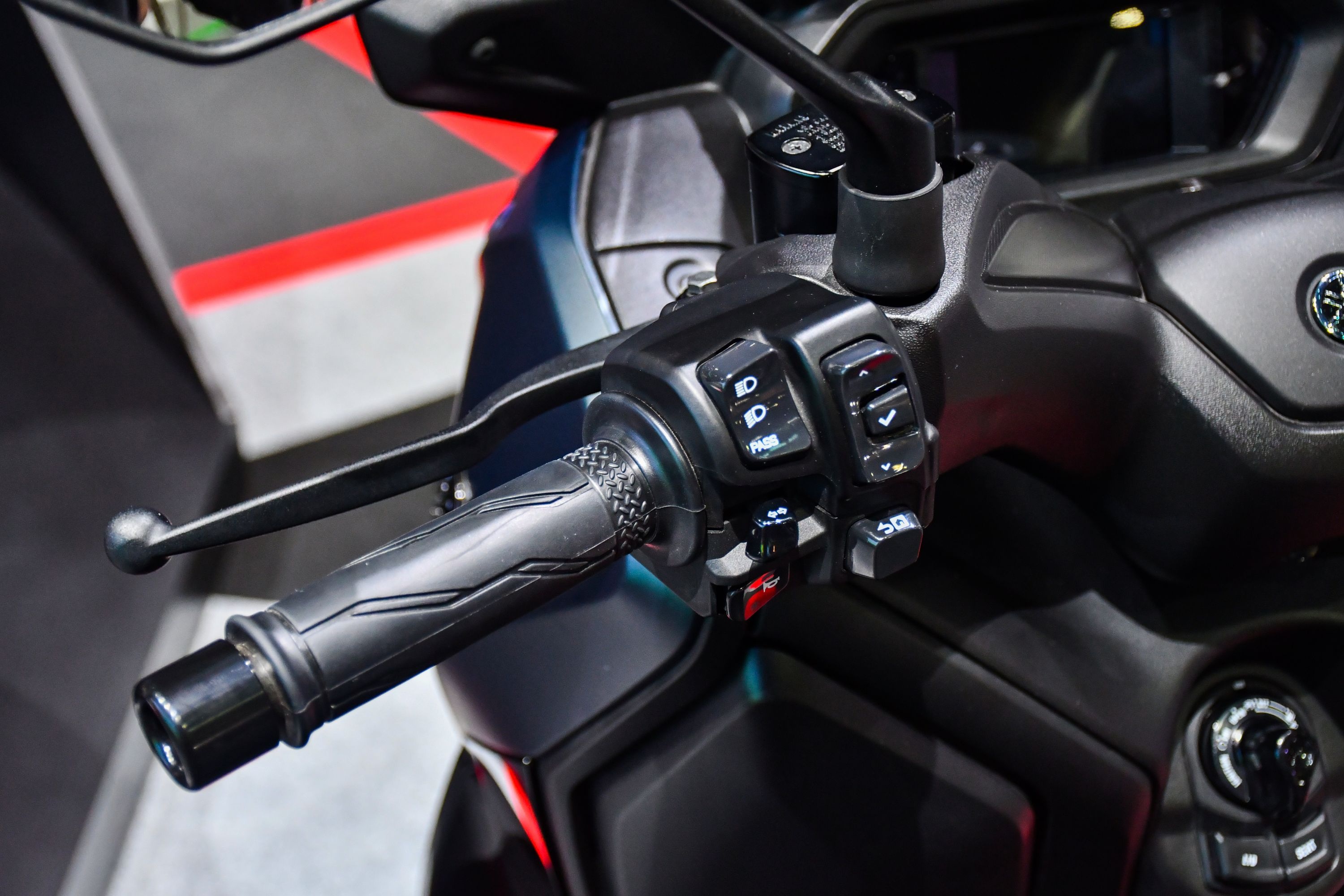 Yamaha XMAX 300 2023 anh 10