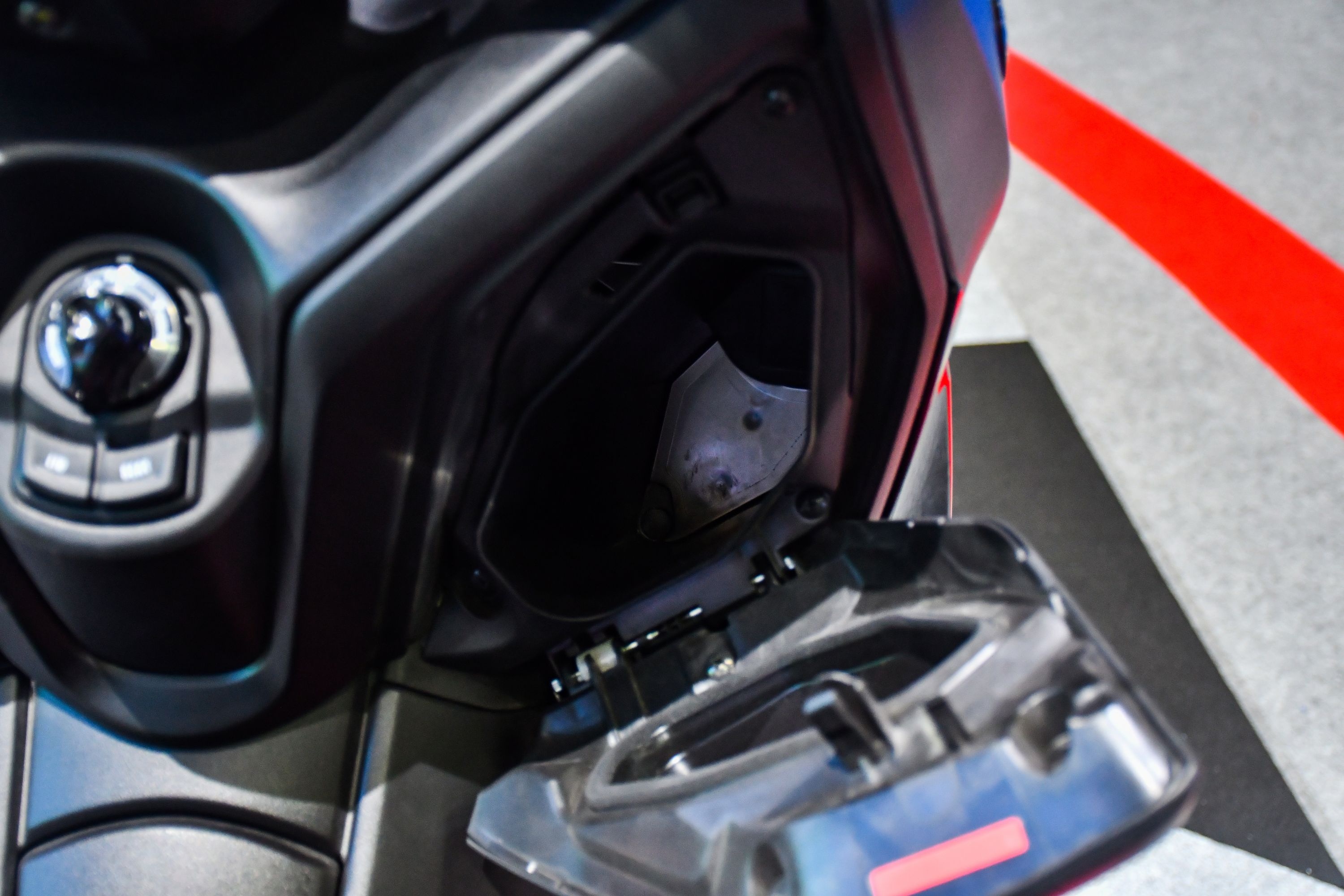 Yamaha XMAX 300 2023 anh 7