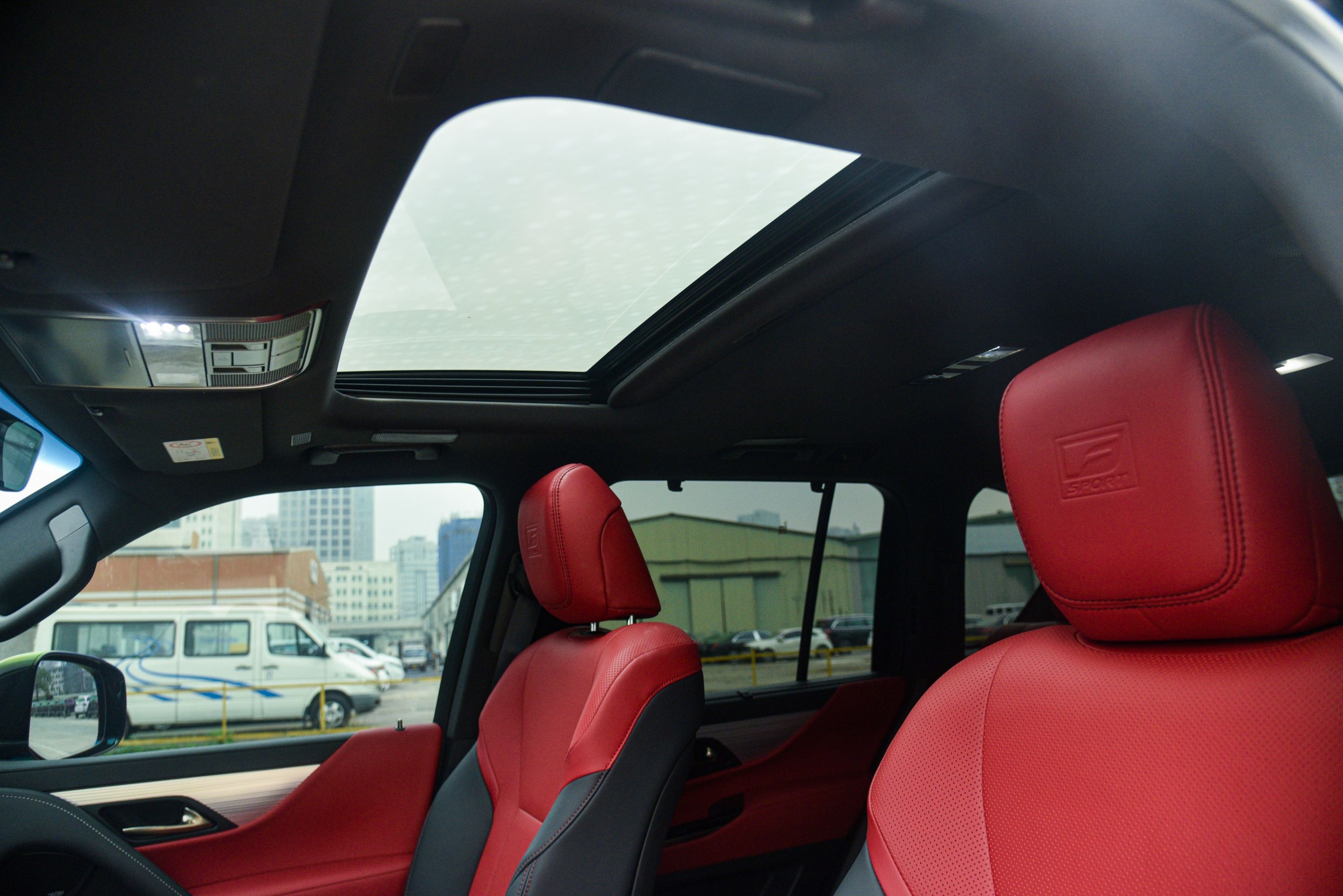 LX 600 F Sport anh 8