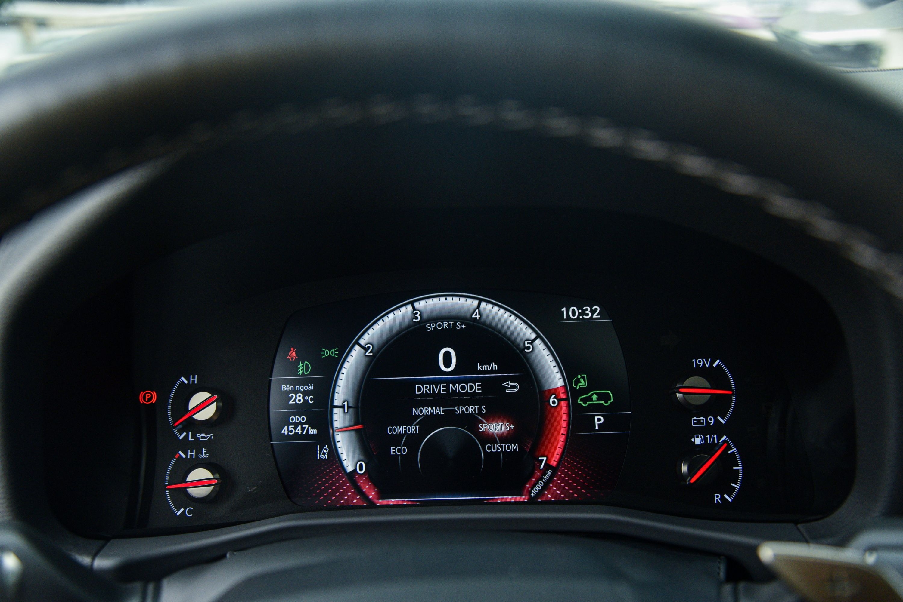 LX 600 F Sport anh 10